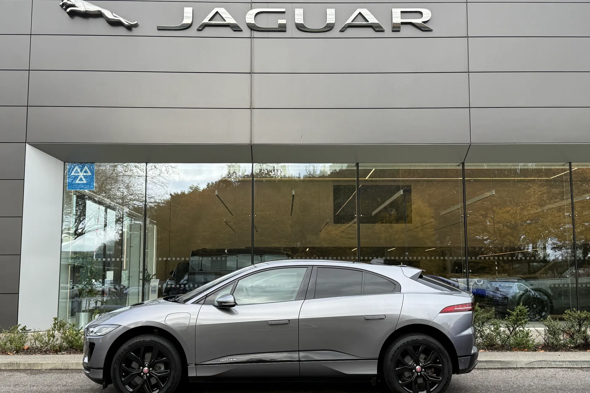 Jaguar I-PACE thumbnail image number 8