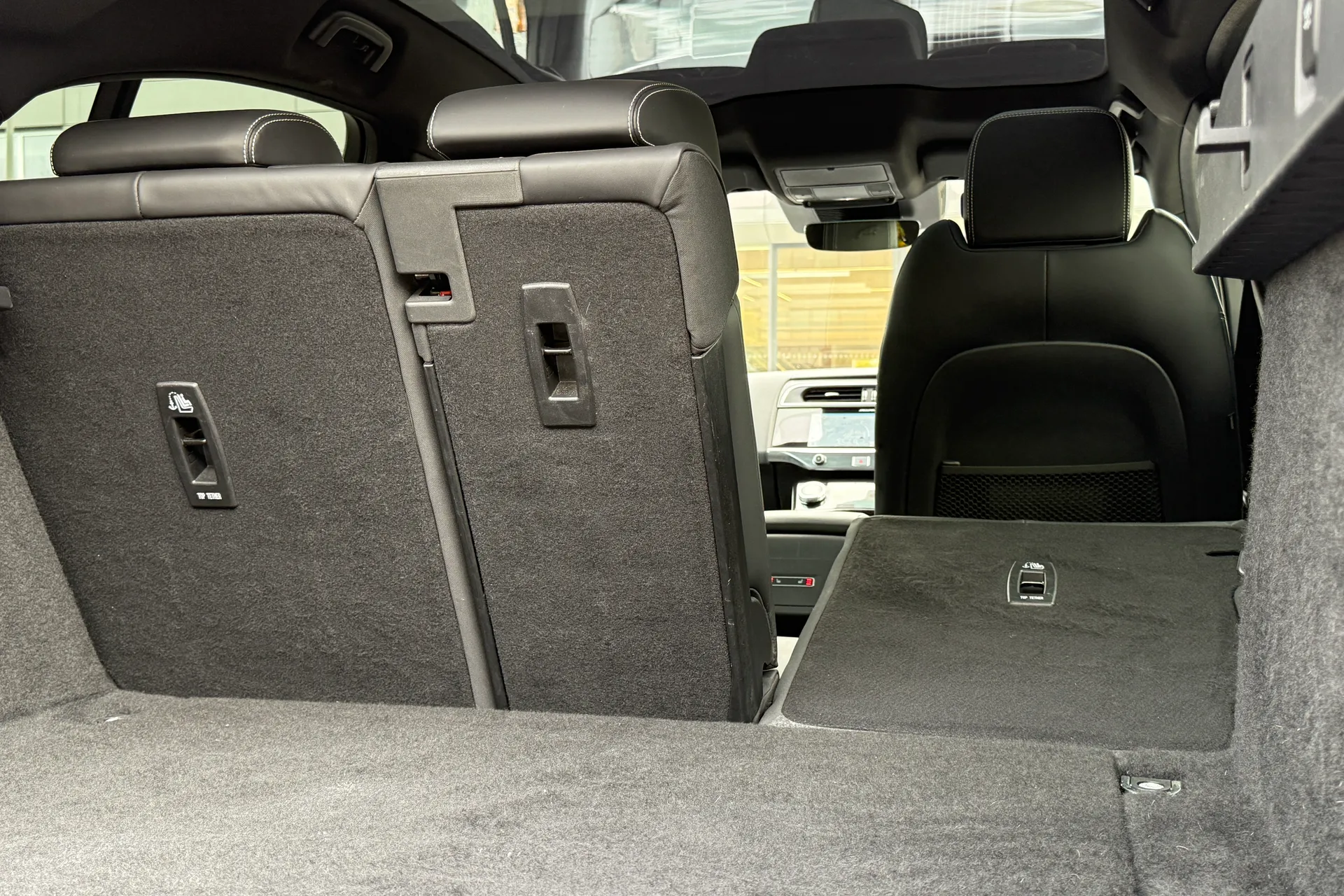 Jaguar I-PACE thumbnail image number 31