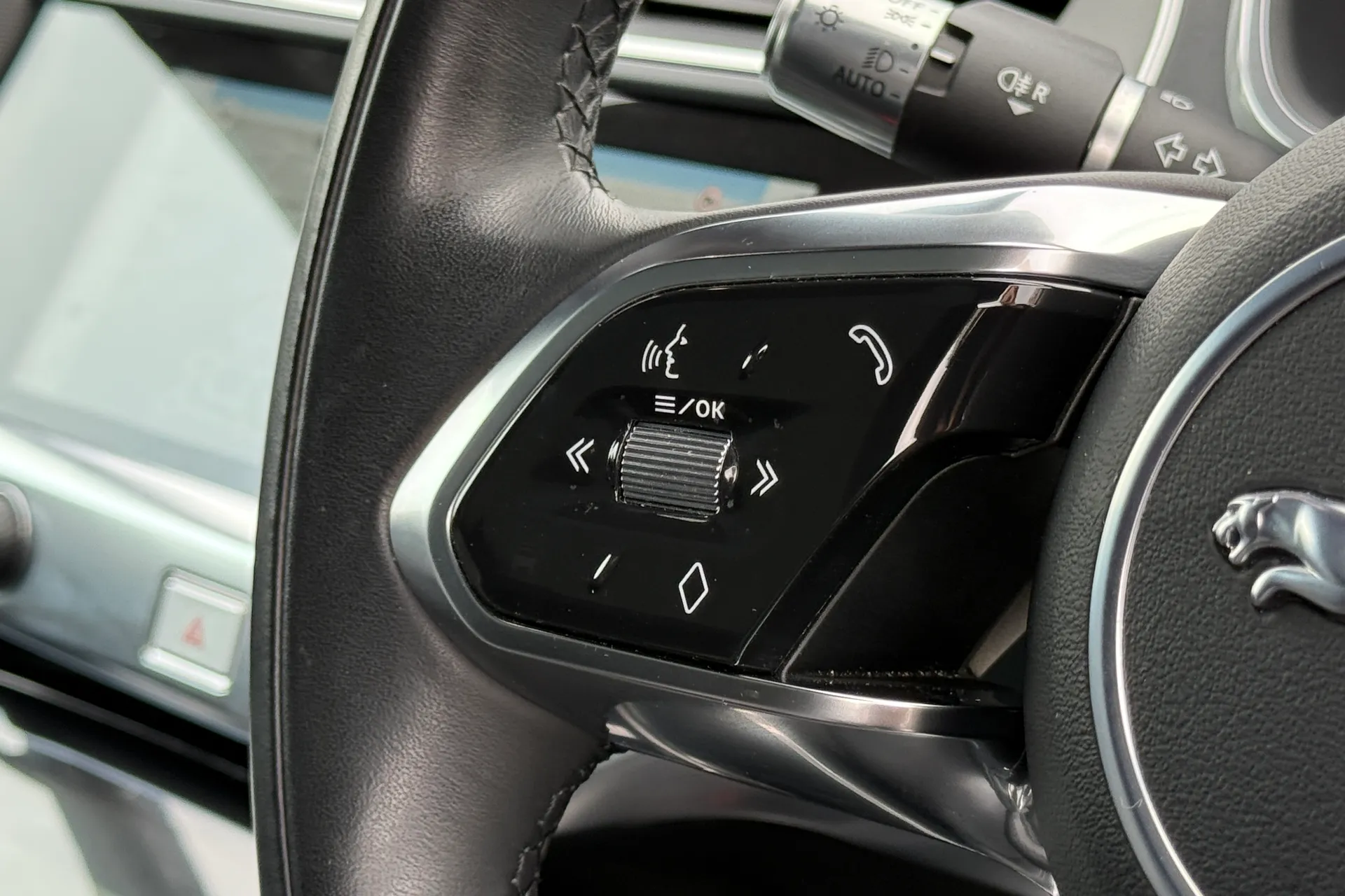 Jaguar I-PACE thumbnail image number 47