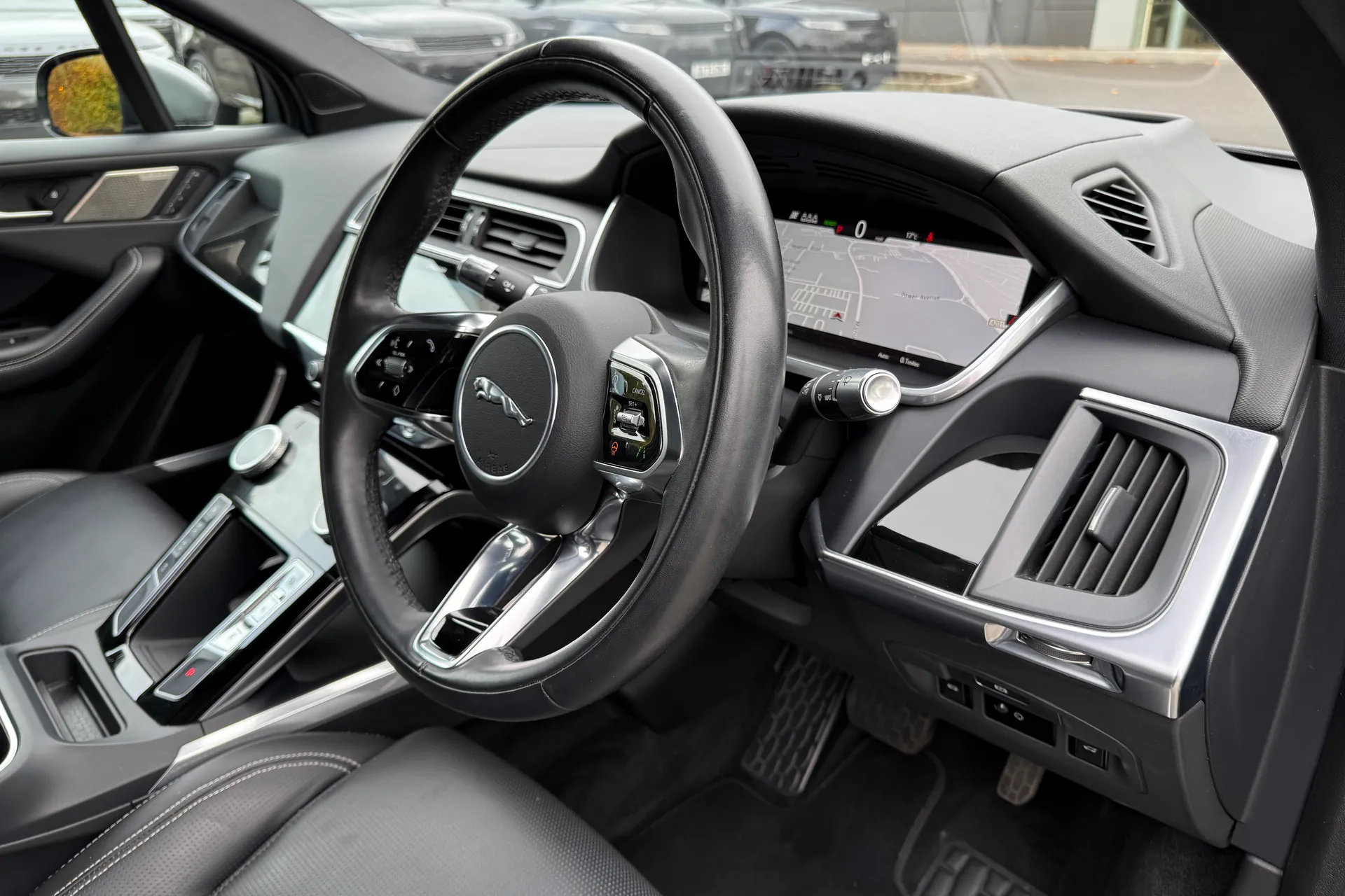 Jaguar I-PACE thumbnail image number 40