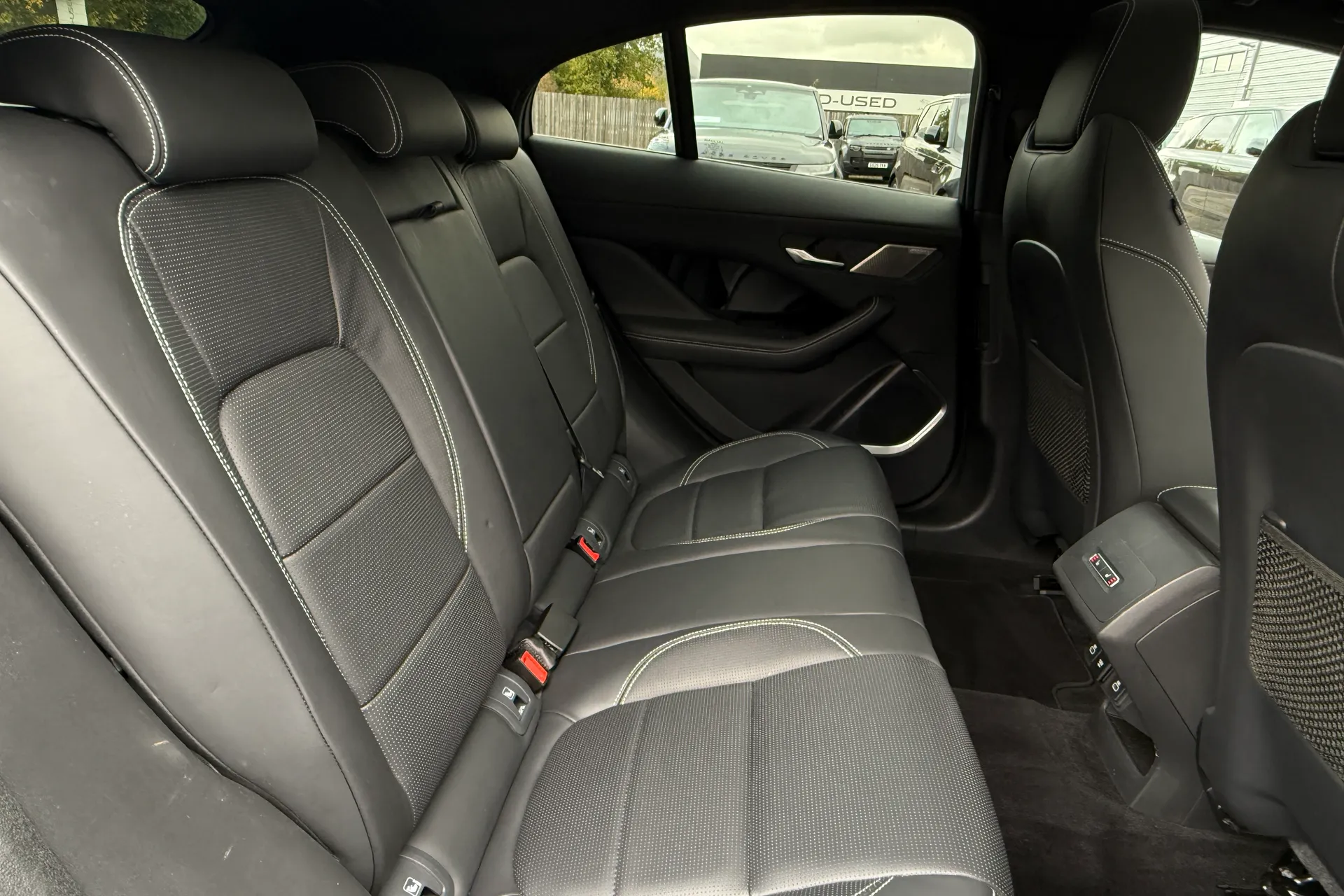 Jaguar I-PACE thumbnail image number 33