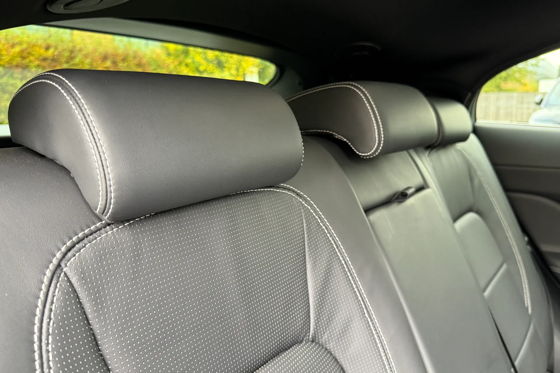 Jaguar I-PACE thumbnail image number 32