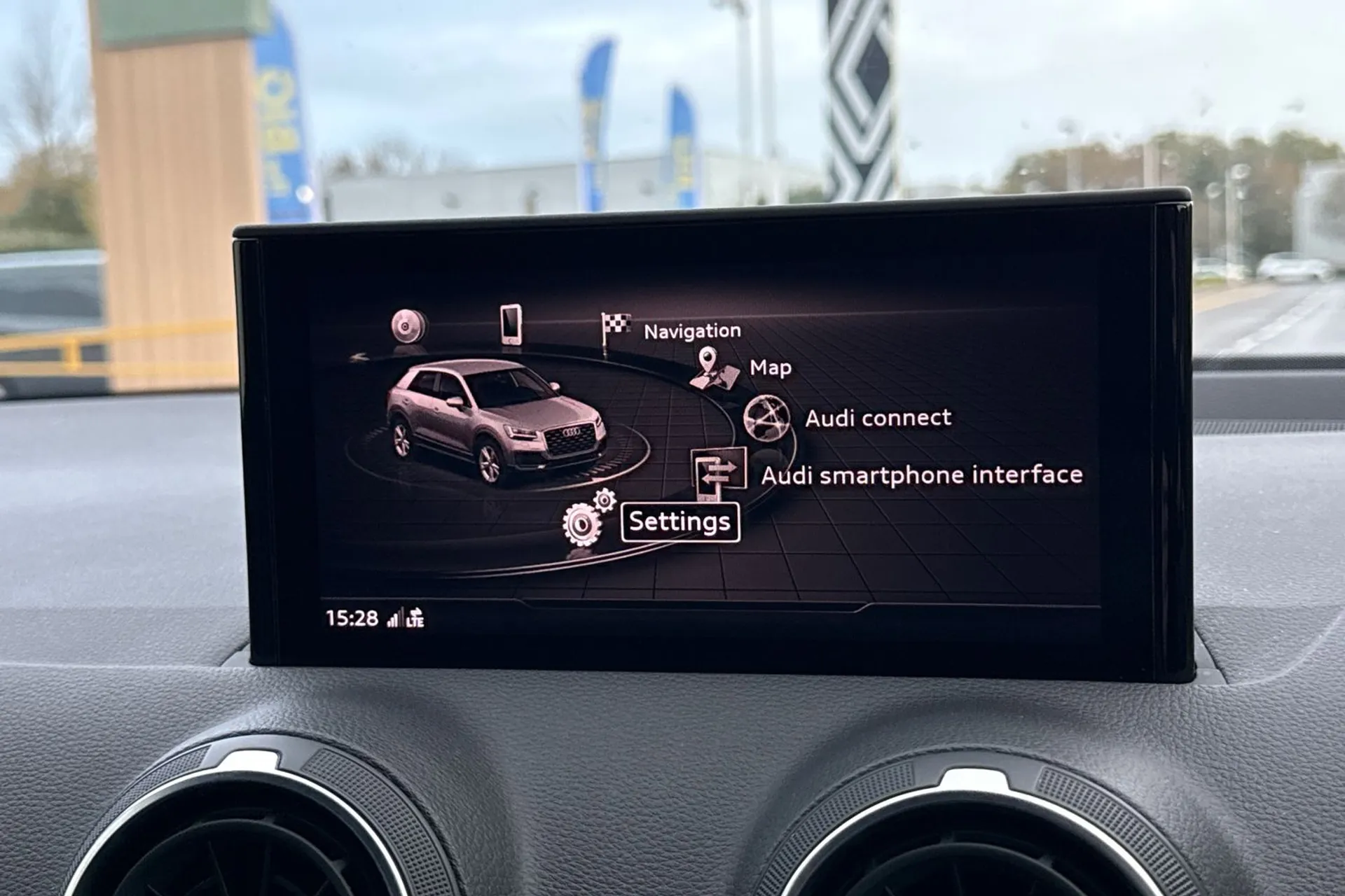 Audi Q2 thumbnail image number 36