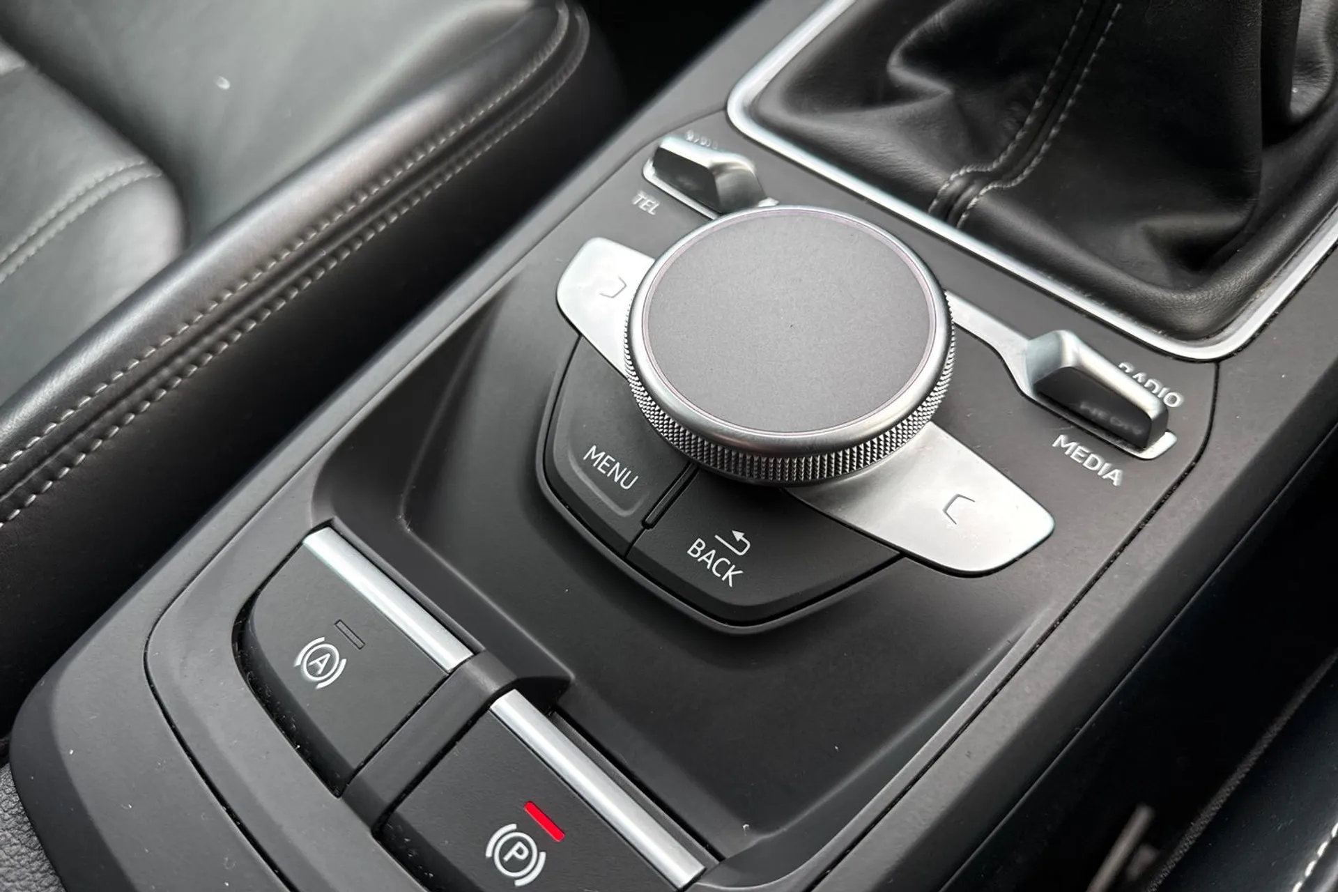 Audi Q2 thumbnail image number 44