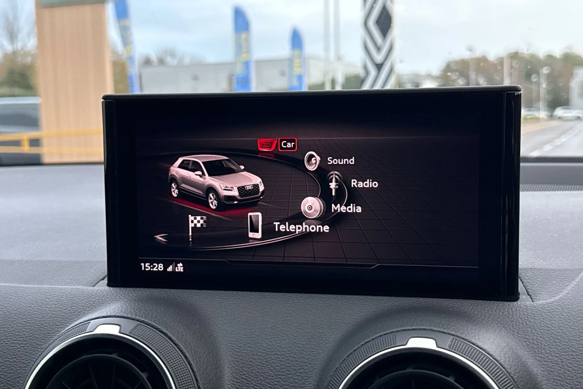 Audi Q2 thumbnail image number 34