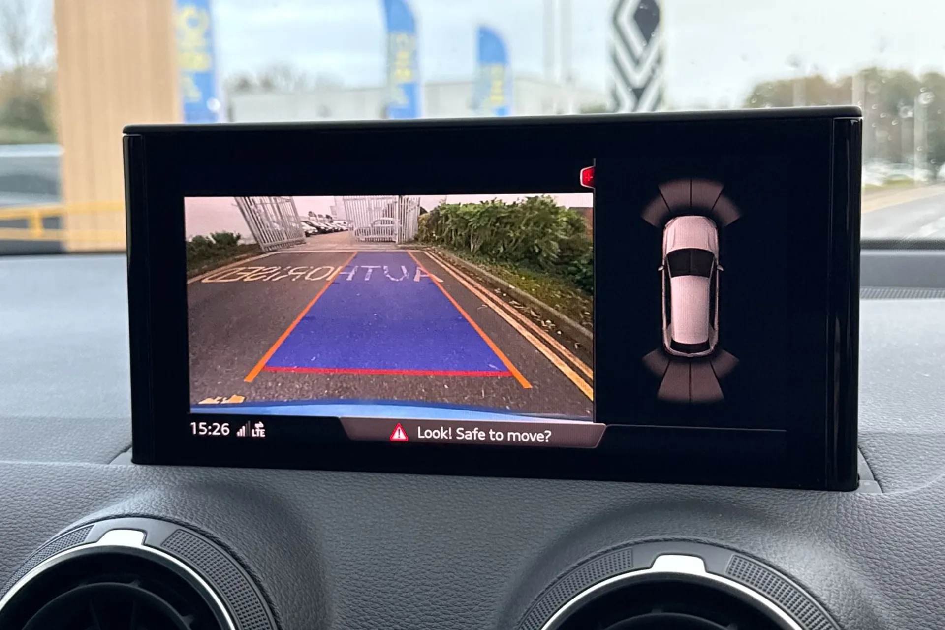 Audi Q2 thumbnail image number 4