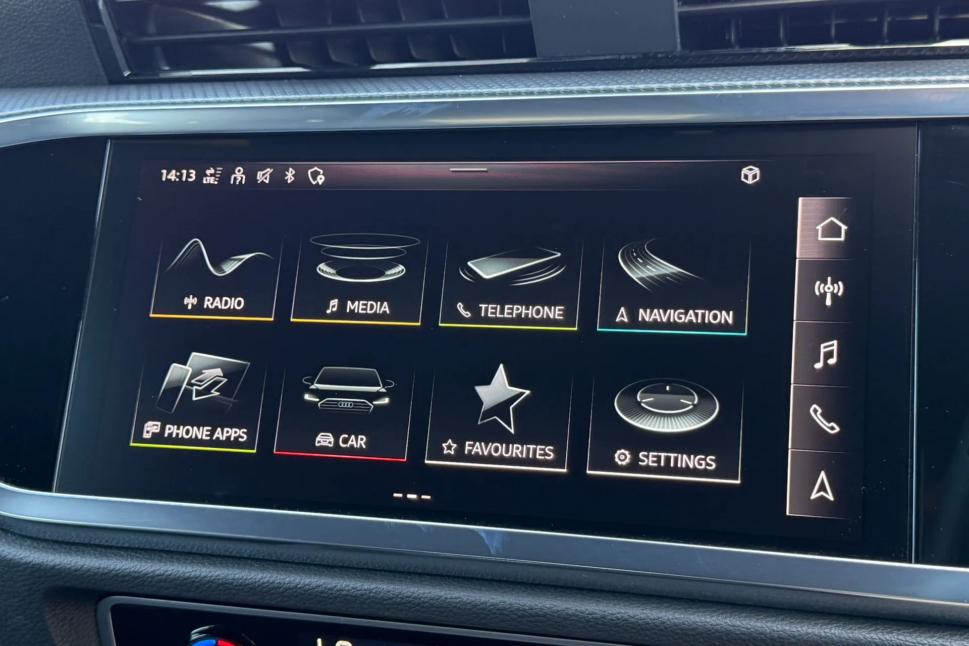 Audi Q3 thumbnail image number 16