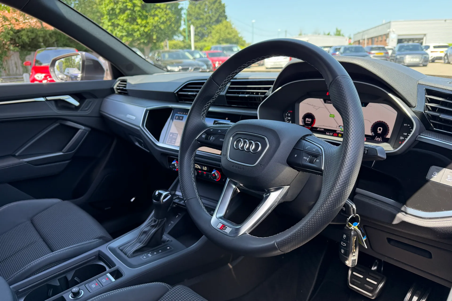 Audi Q3 thumbnail image number 31
