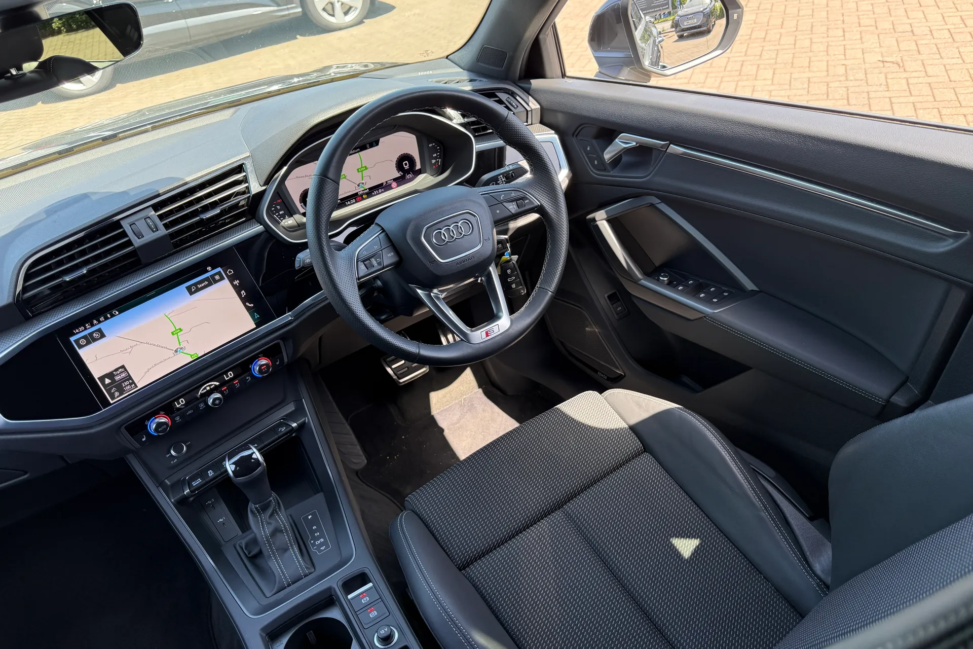 Audi Q3 thumbnail image number 45