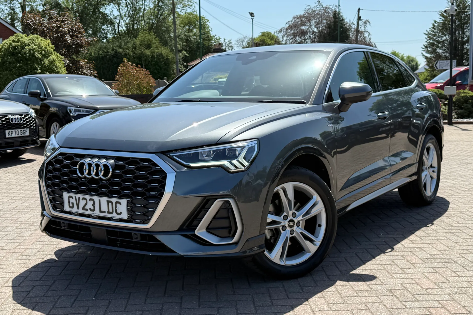 Audi Q3 thumbnail image number 29