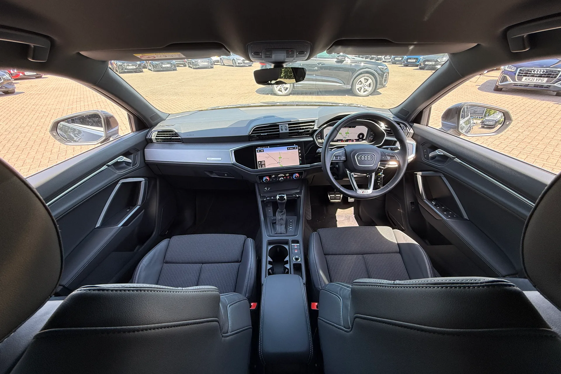Audi Q3 thumbnail image number 3