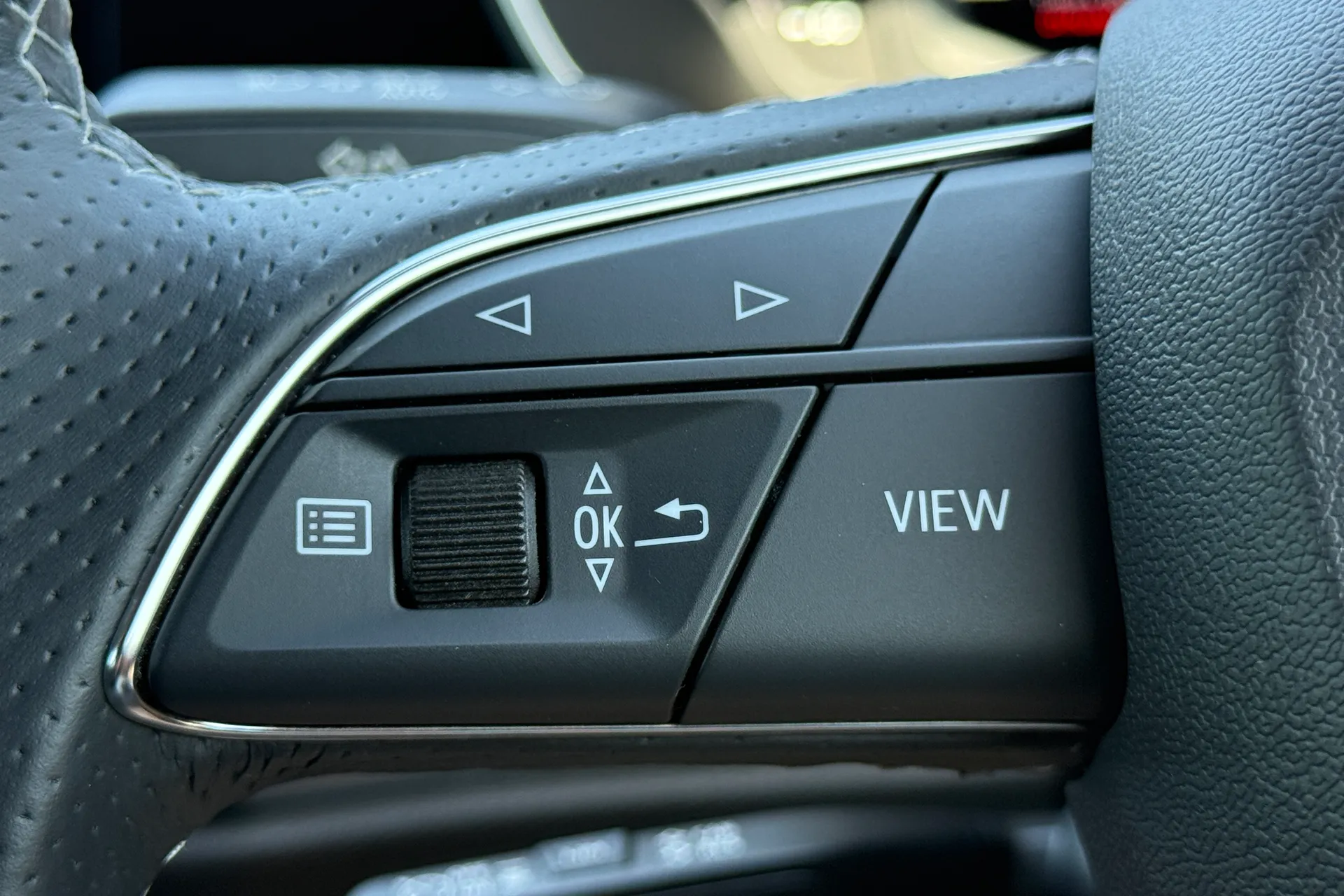 Audi Q3 thumbnail image number 24