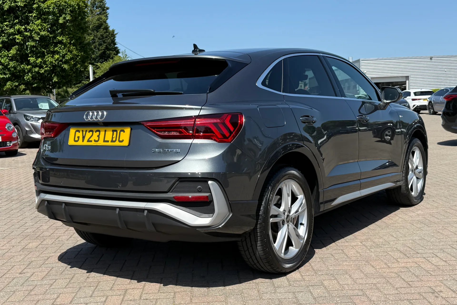 Audi Q3 thumbnail image number 35