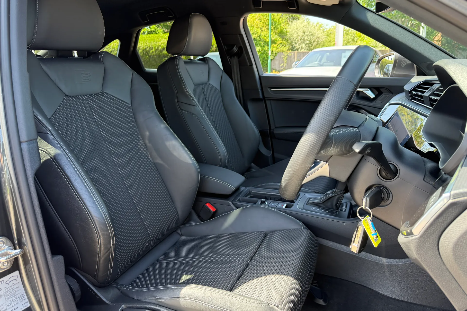 Audi Q3 thumbnail image number 30