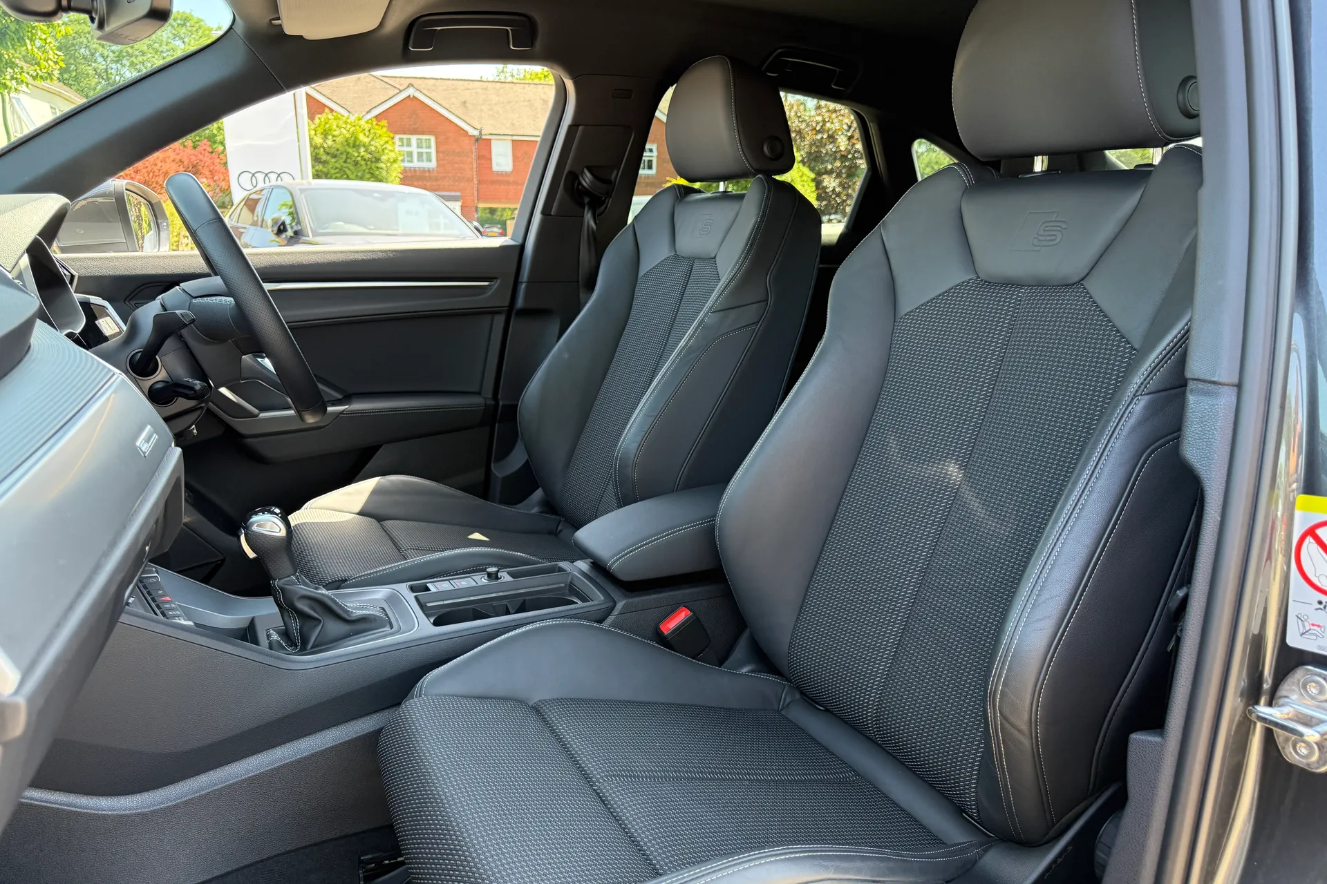 Audi Q3 thumbnail image number 33