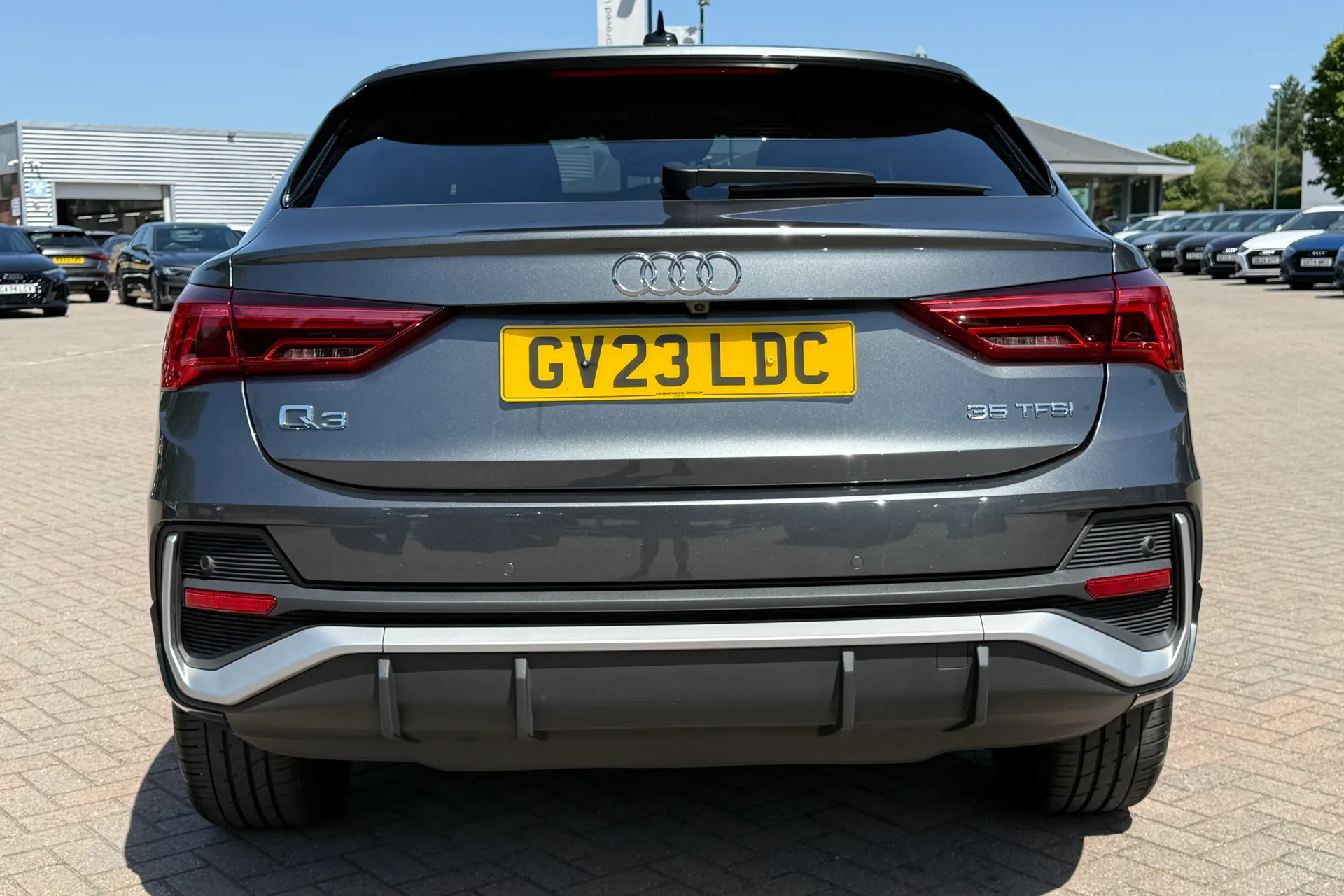 Audi Q3 thumbnail image number 36