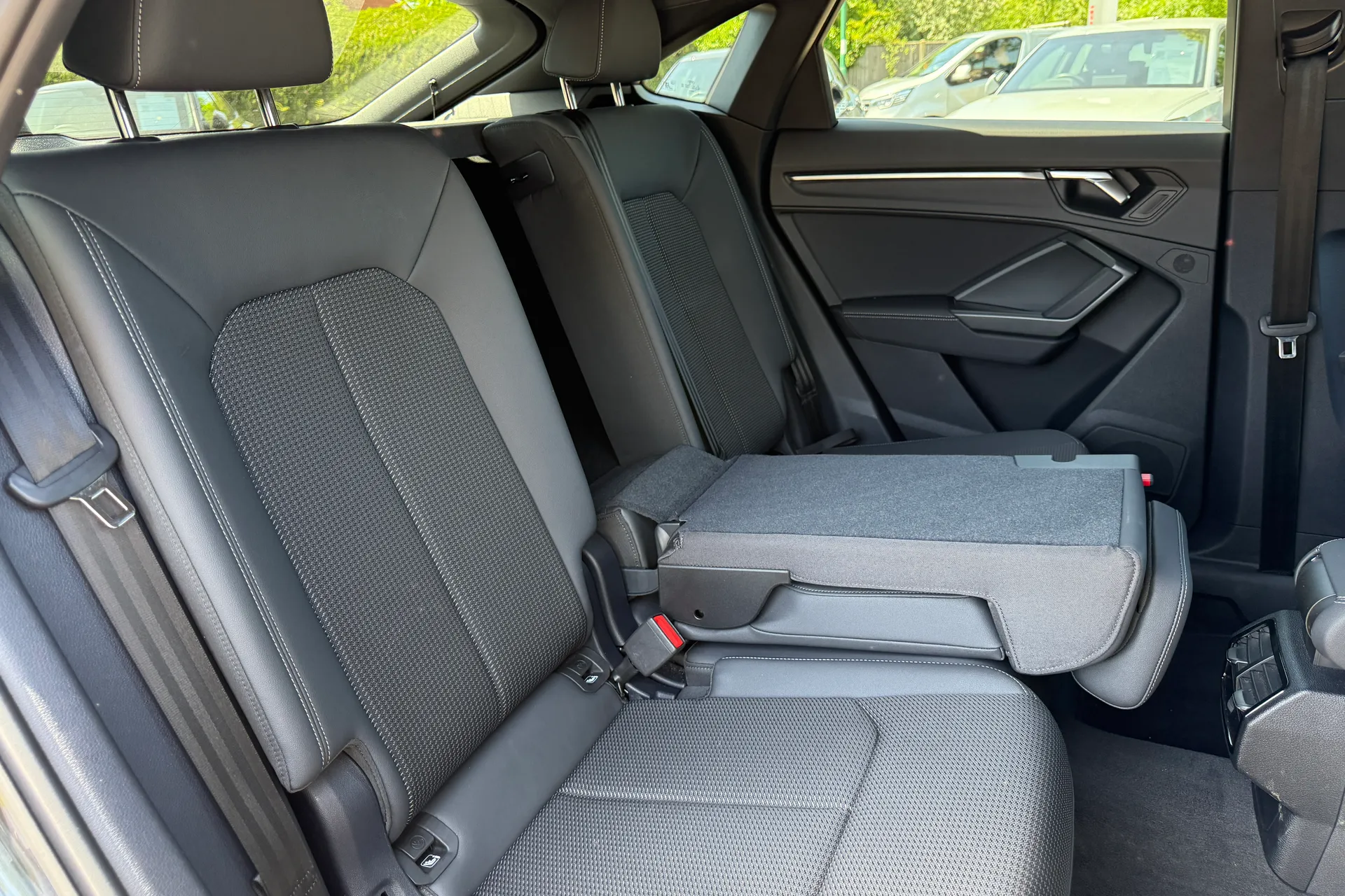 Audi Q3 thumbnail image number 50