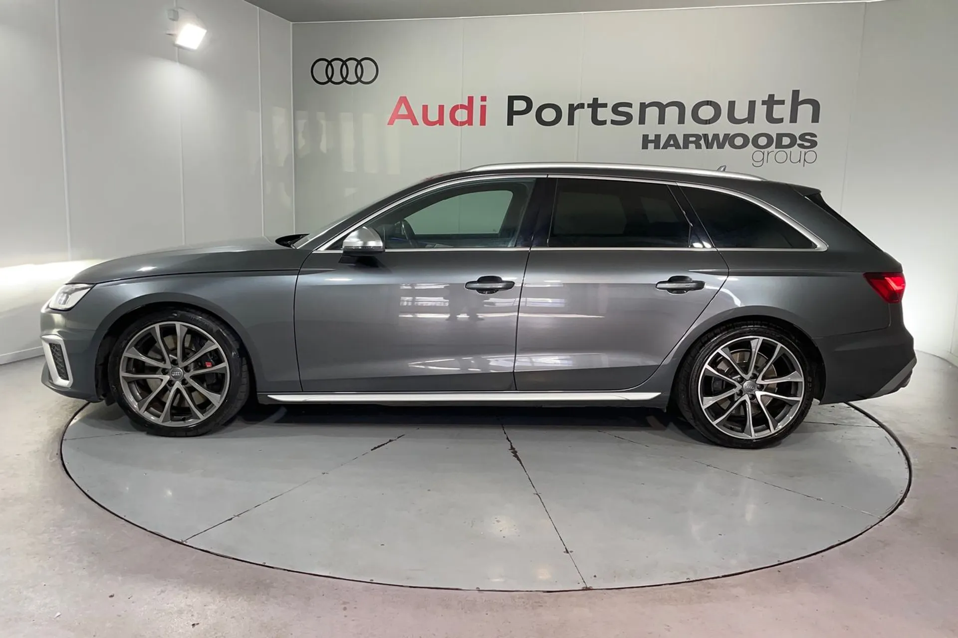Audi A4 thumbnail image number 11