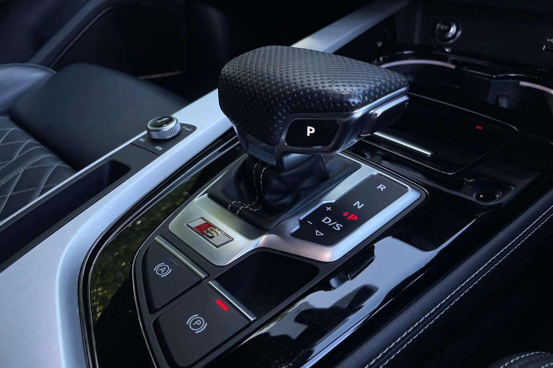 Audi A4 thumbnail image number 46