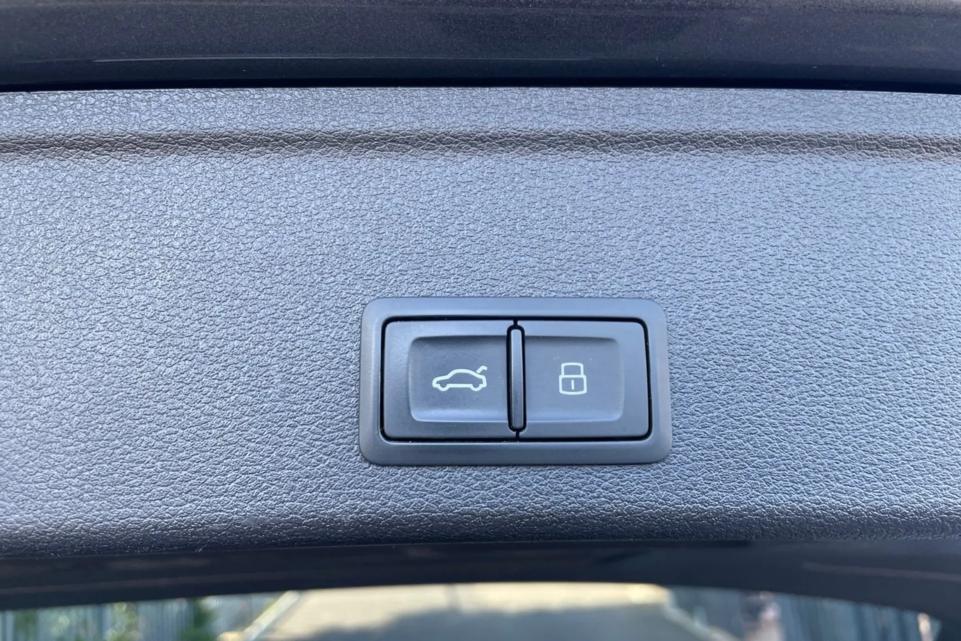 Audi A4 thumbnail image number 19