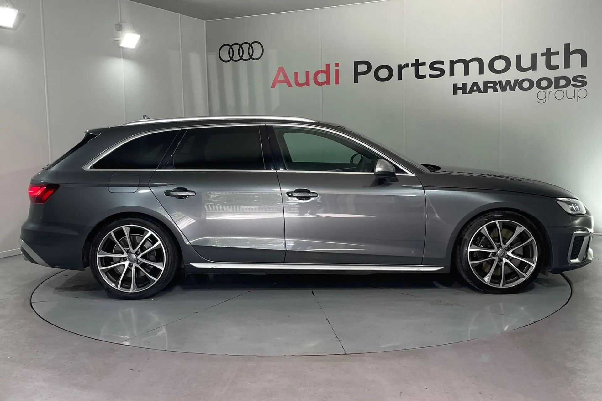 Audi A4 thumbnail image number 2