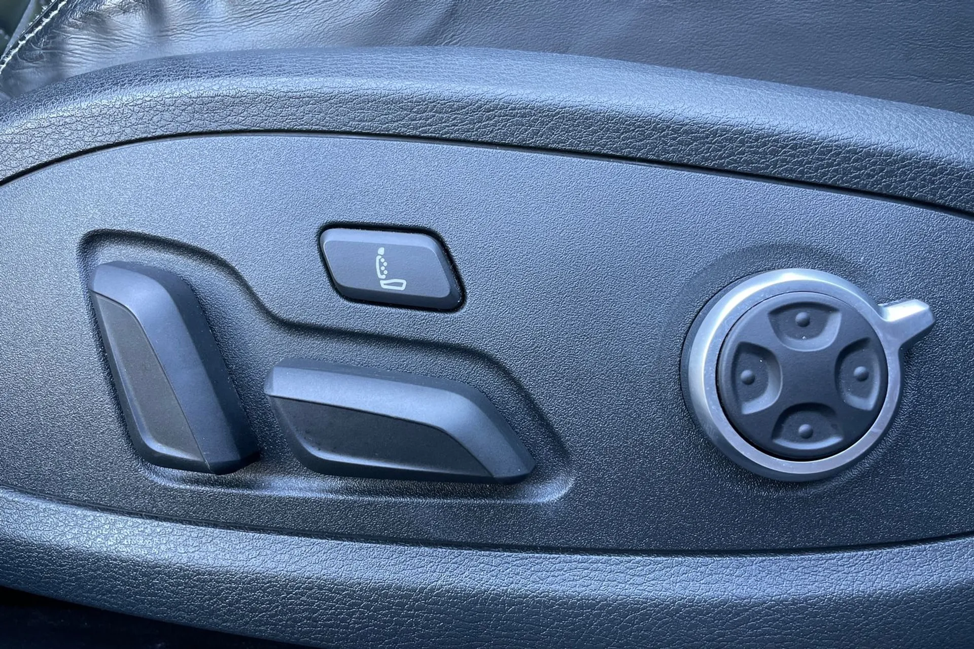 Audi A4 thumbnail image number 51