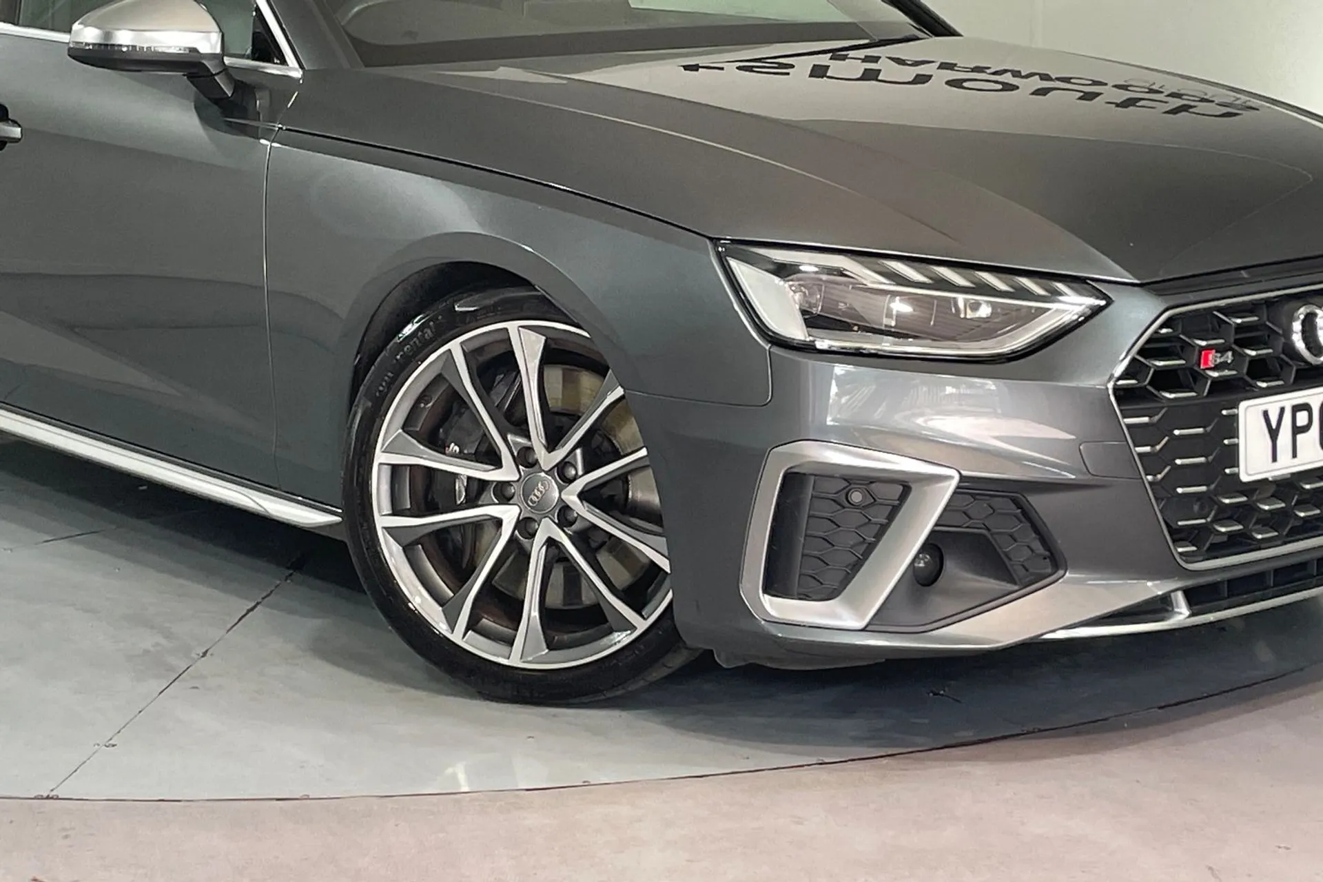 Audi A4 thumbnail image number 9