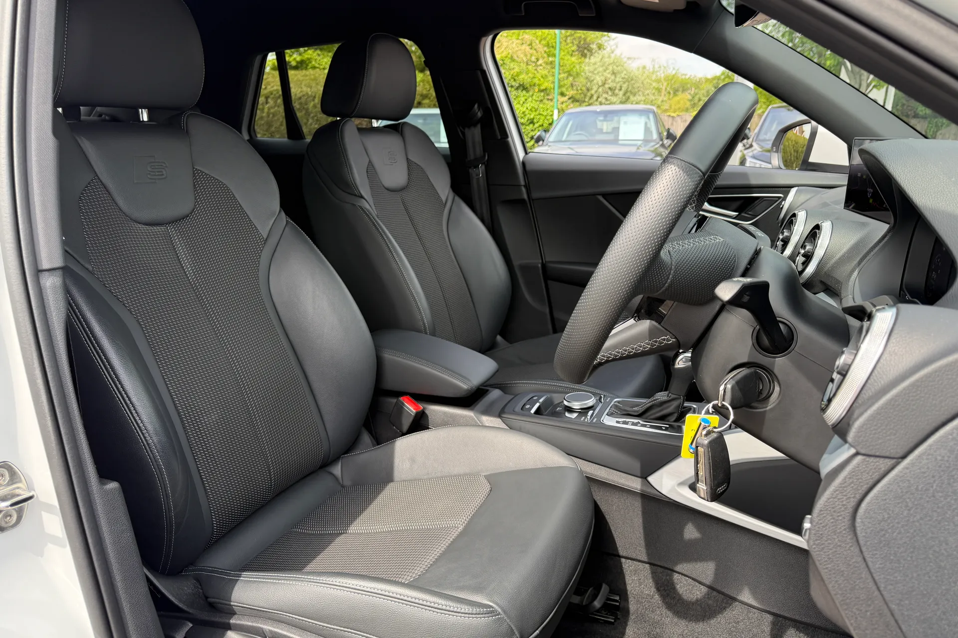 Audi Q2 thumbnail image number 24