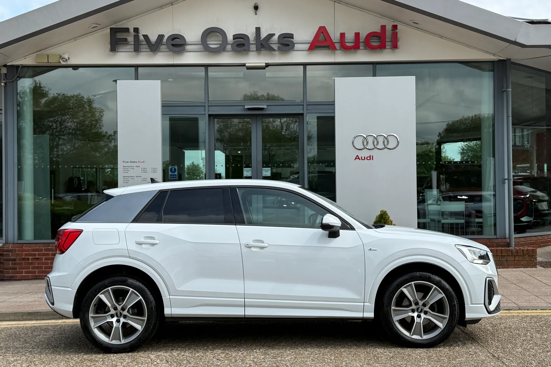 Audi Q2 thumbnail image number 2