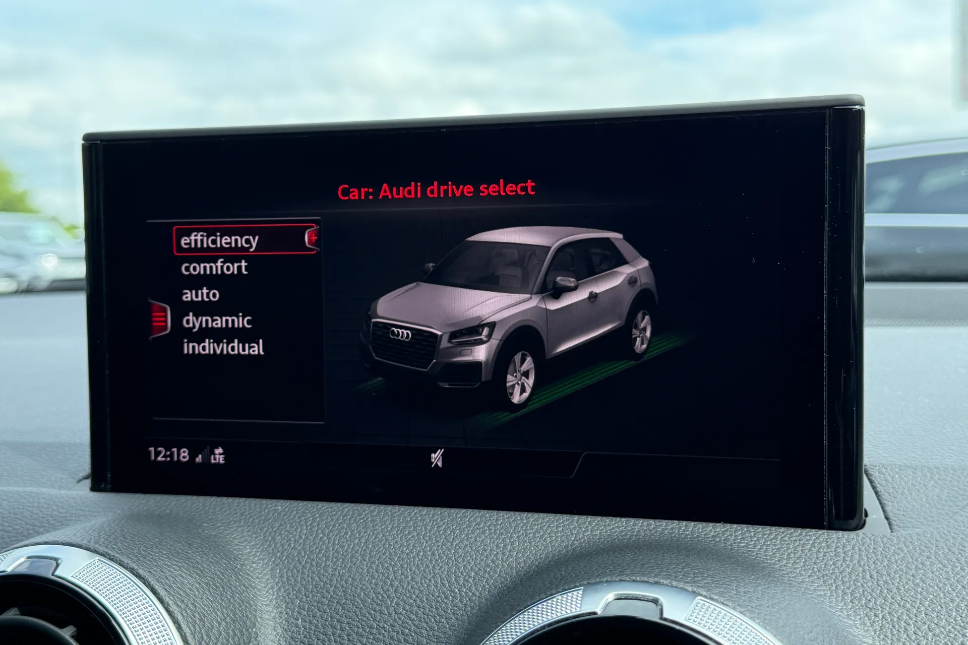Audi Q2 thumbnail image number 8