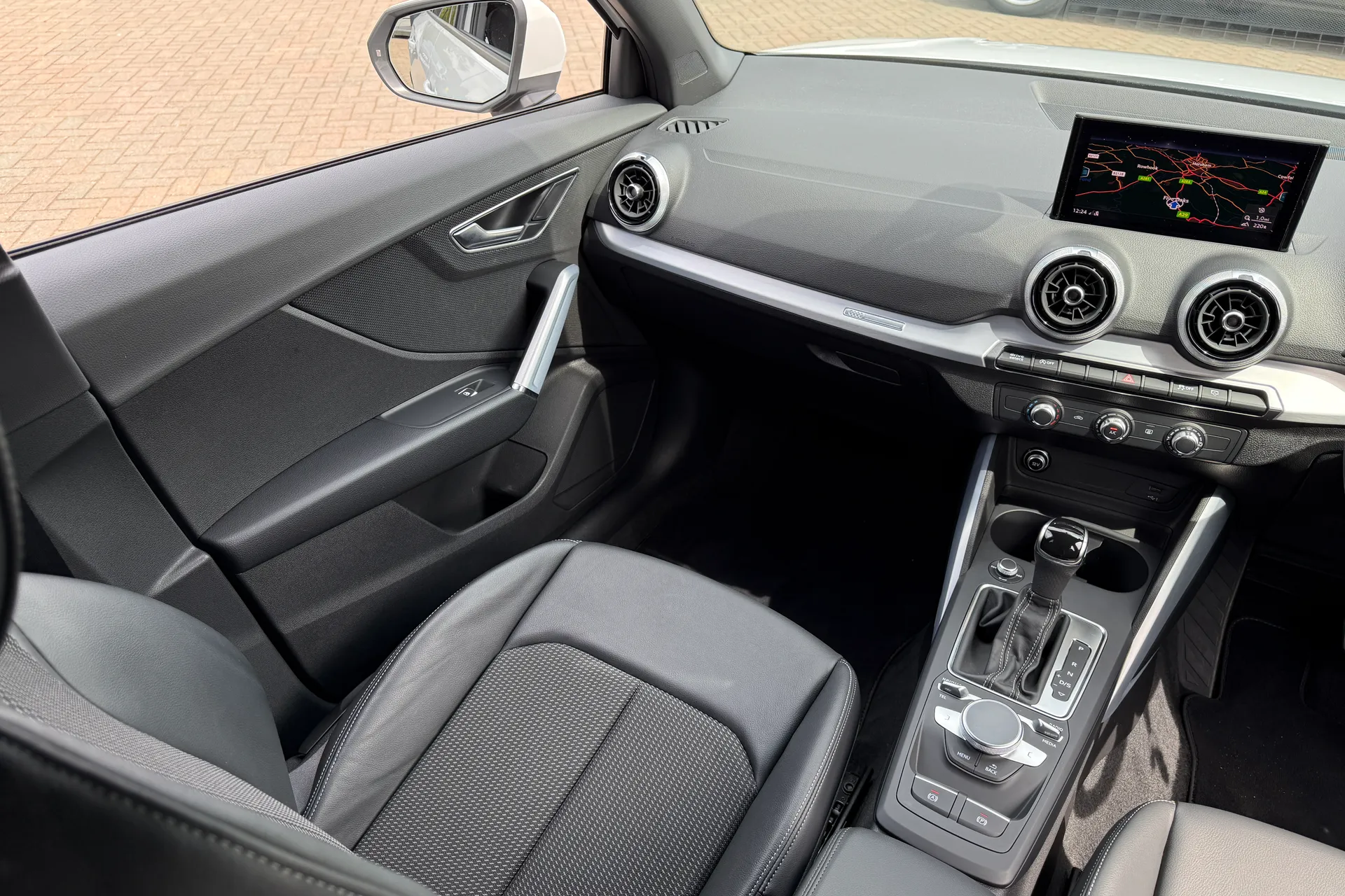 Audi Q2 thumbnail image number 35