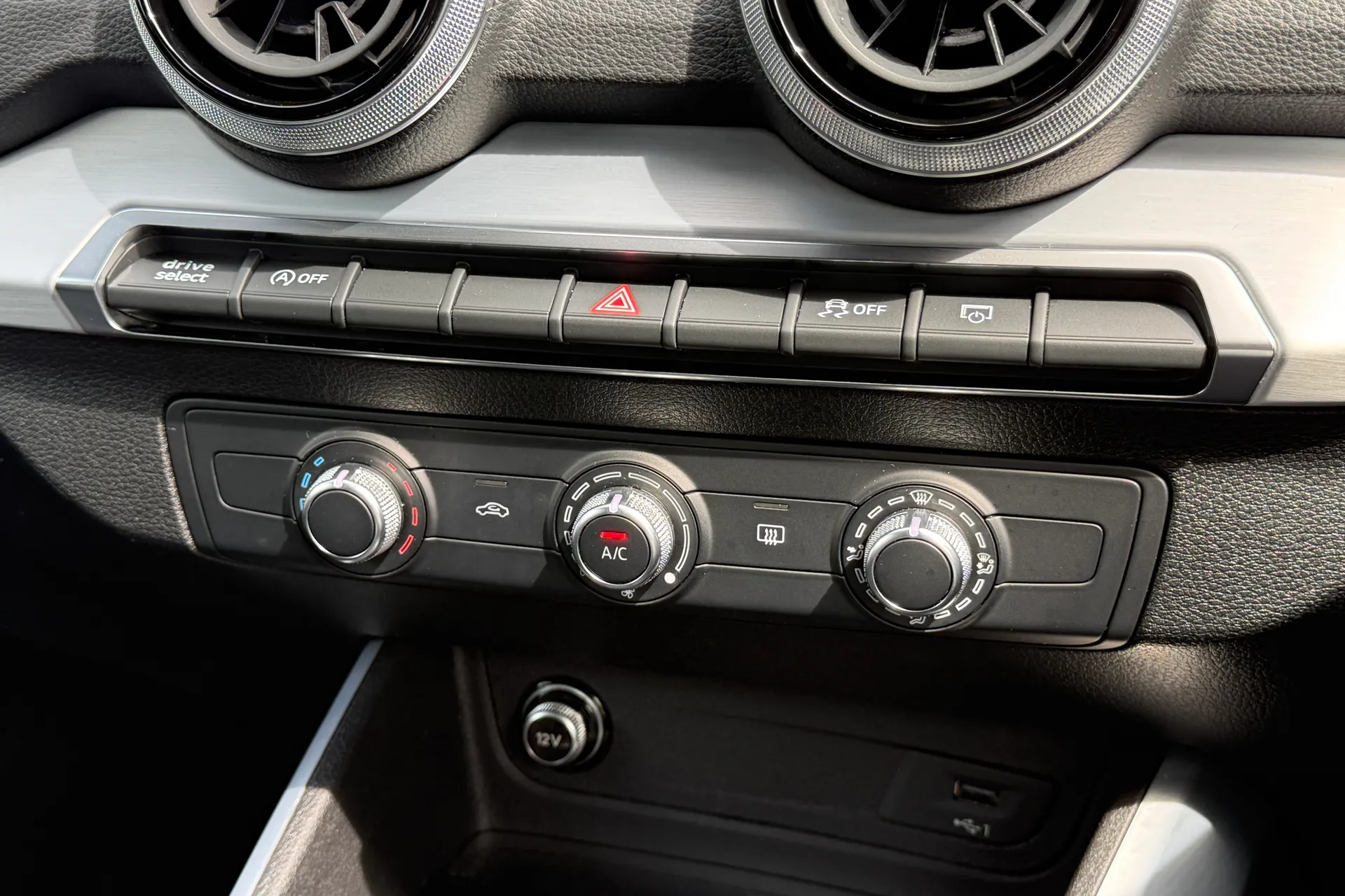 Audi Q2 thumbnail image number 13