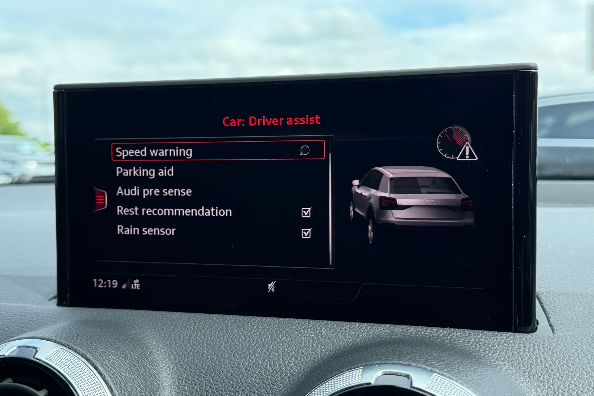 Audi Q2 thumbnail image number 9