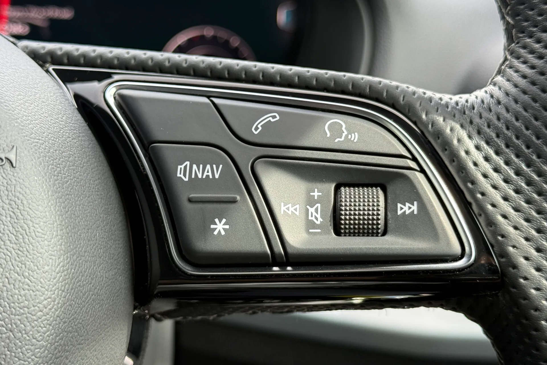 Audi Q2 thumbnail image number 18