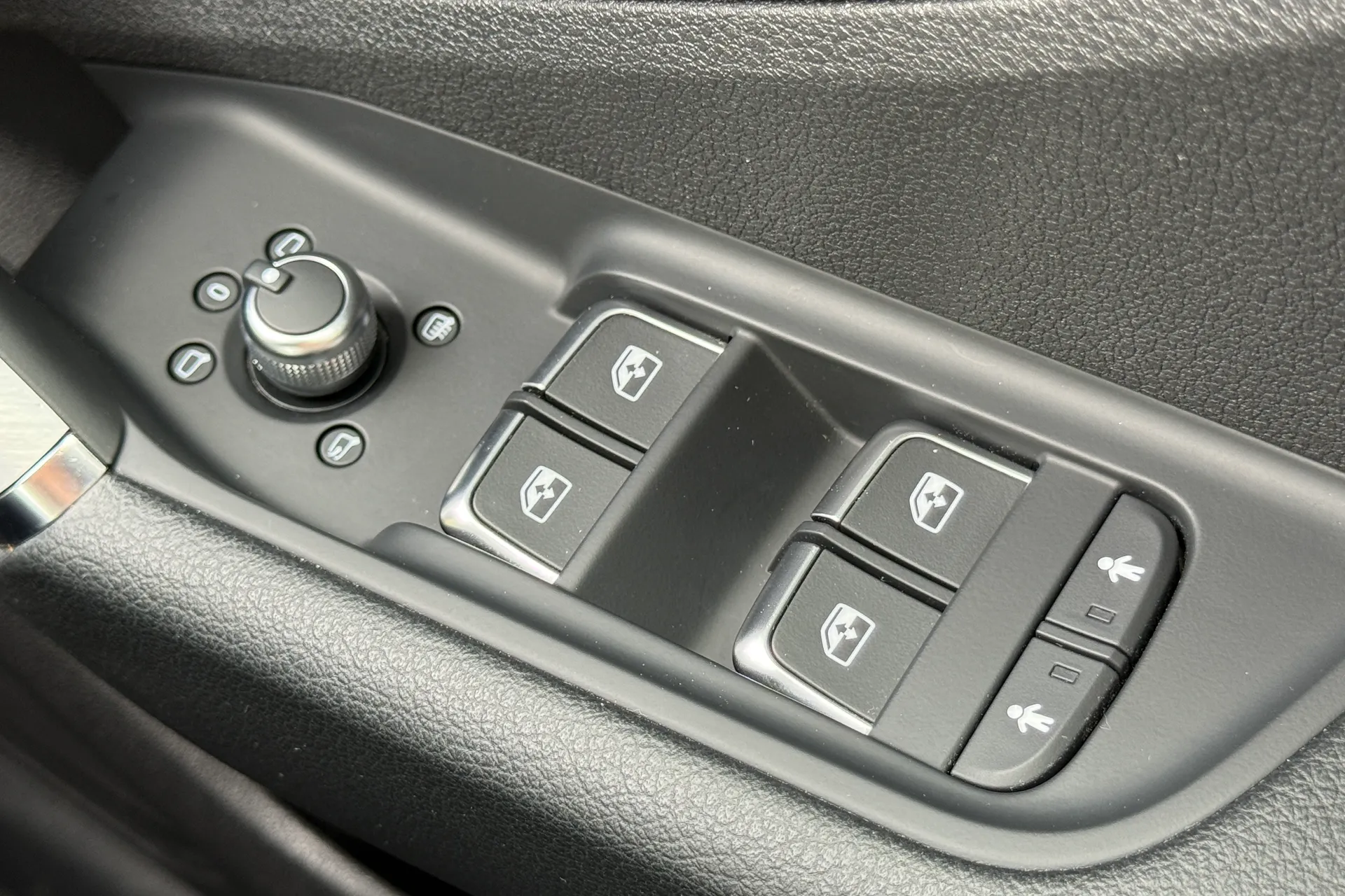 Audi Q2 thumbnail image number 15