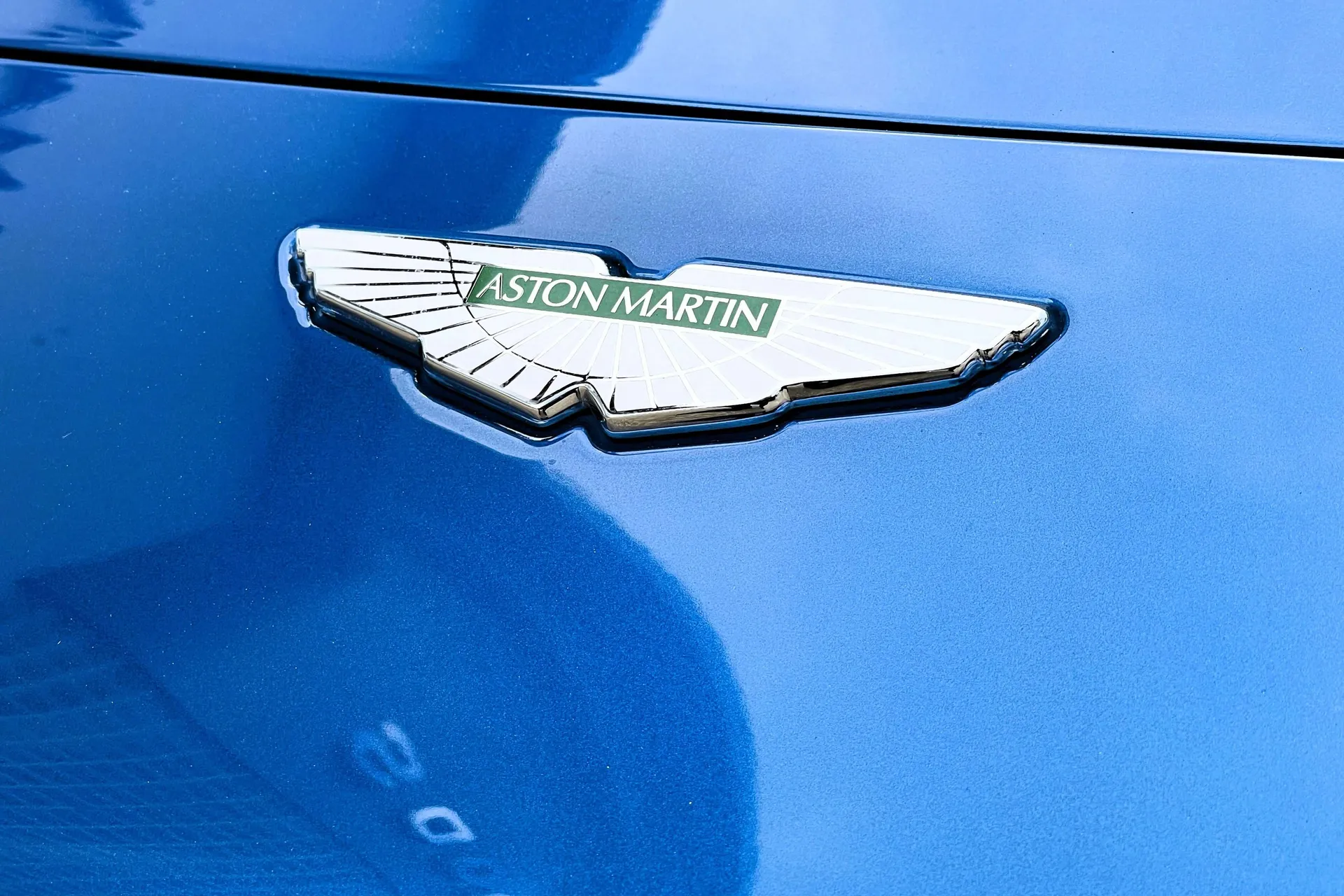 Aston Martin Vantage thumbnail image number 15