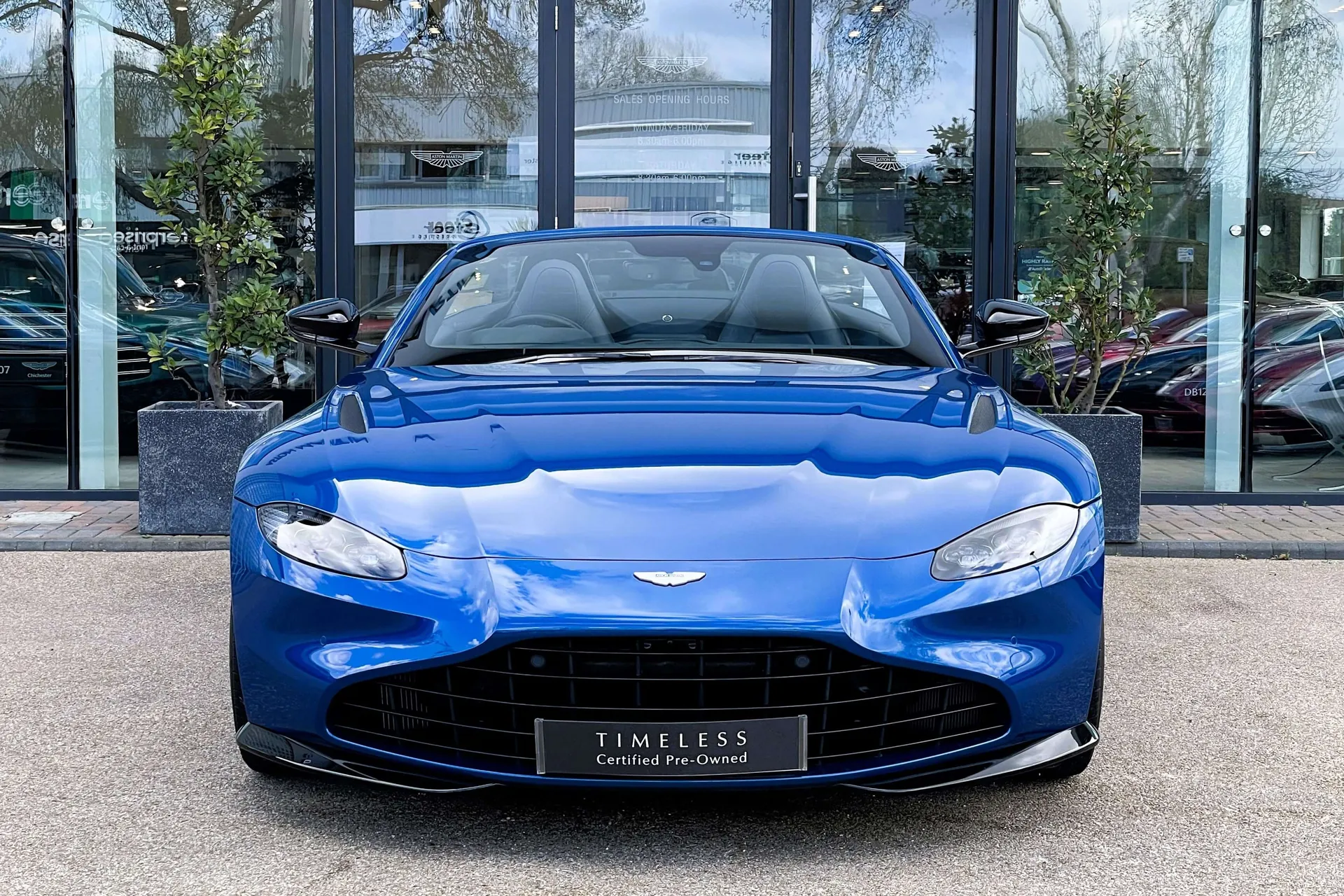 Aston Martin Vantage thumbnail image number 52