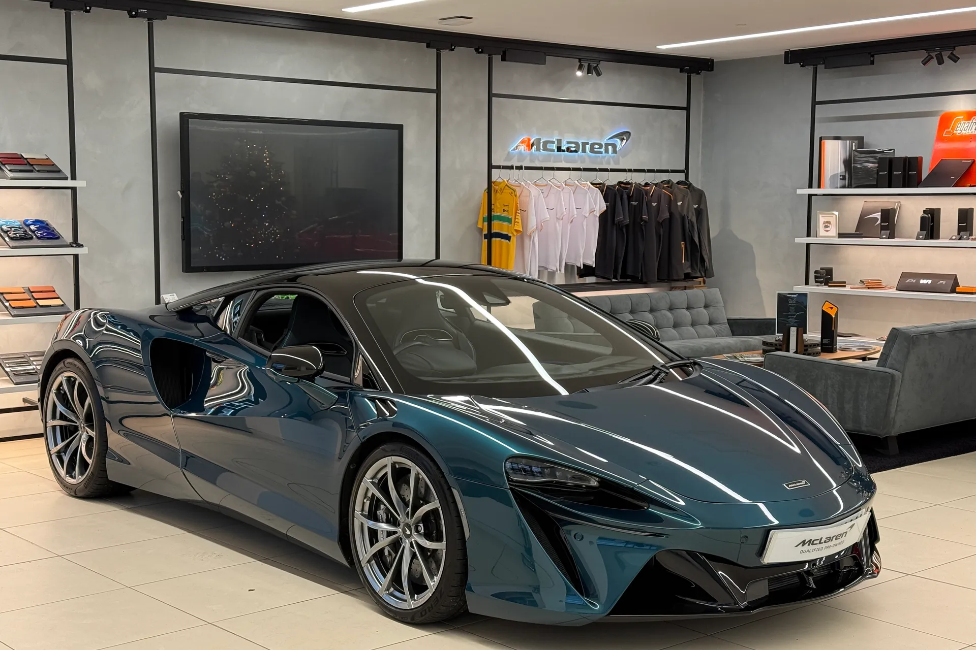 McLaren ARTURA thumbnail image number 6