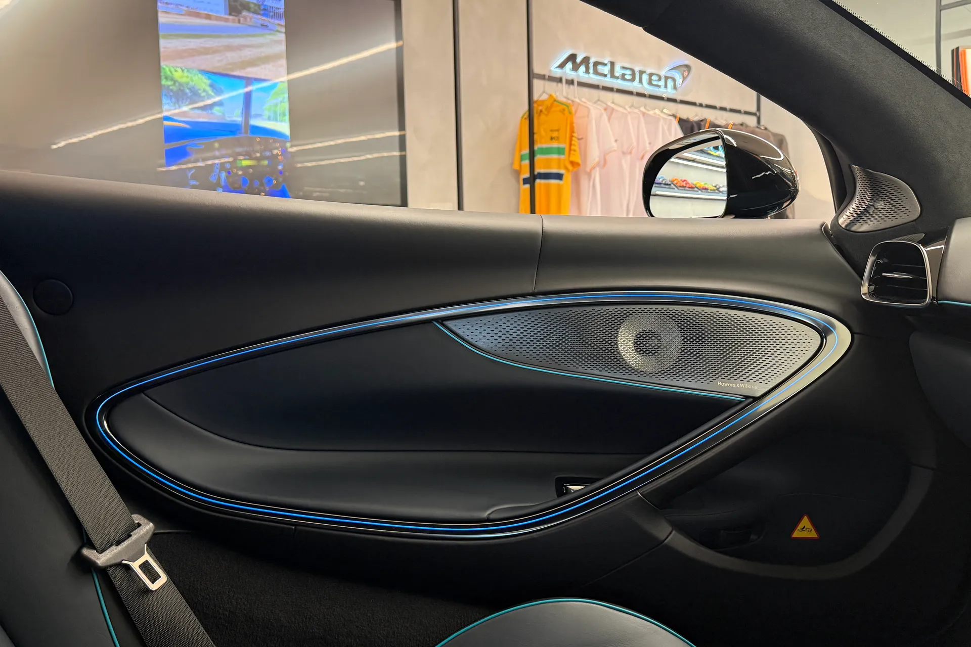 McLaren ARTURA thumbnail image number 15