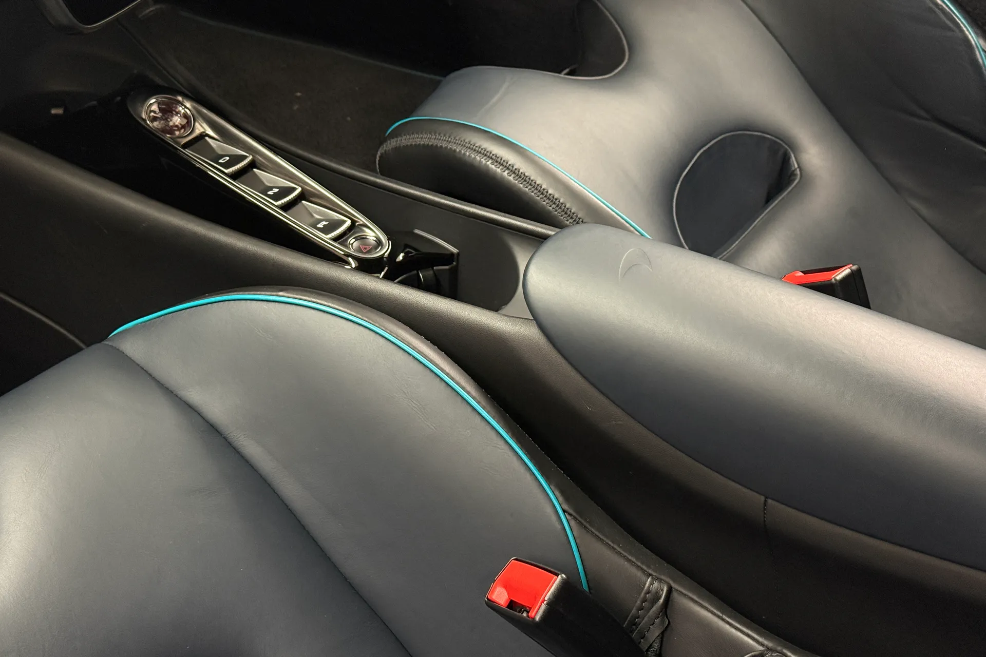 McLaren ARTURA thumbnail image number 12