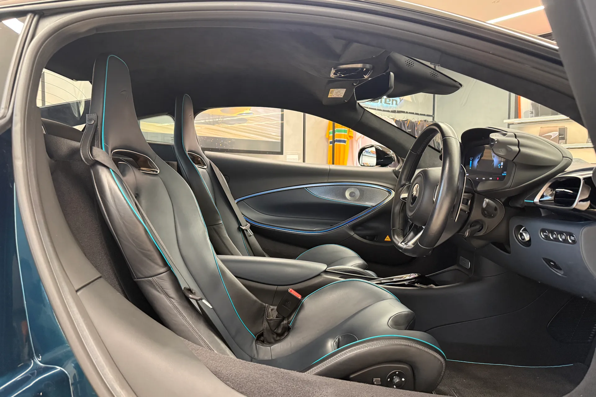 McLaren ARTURA thumbnail image number 9