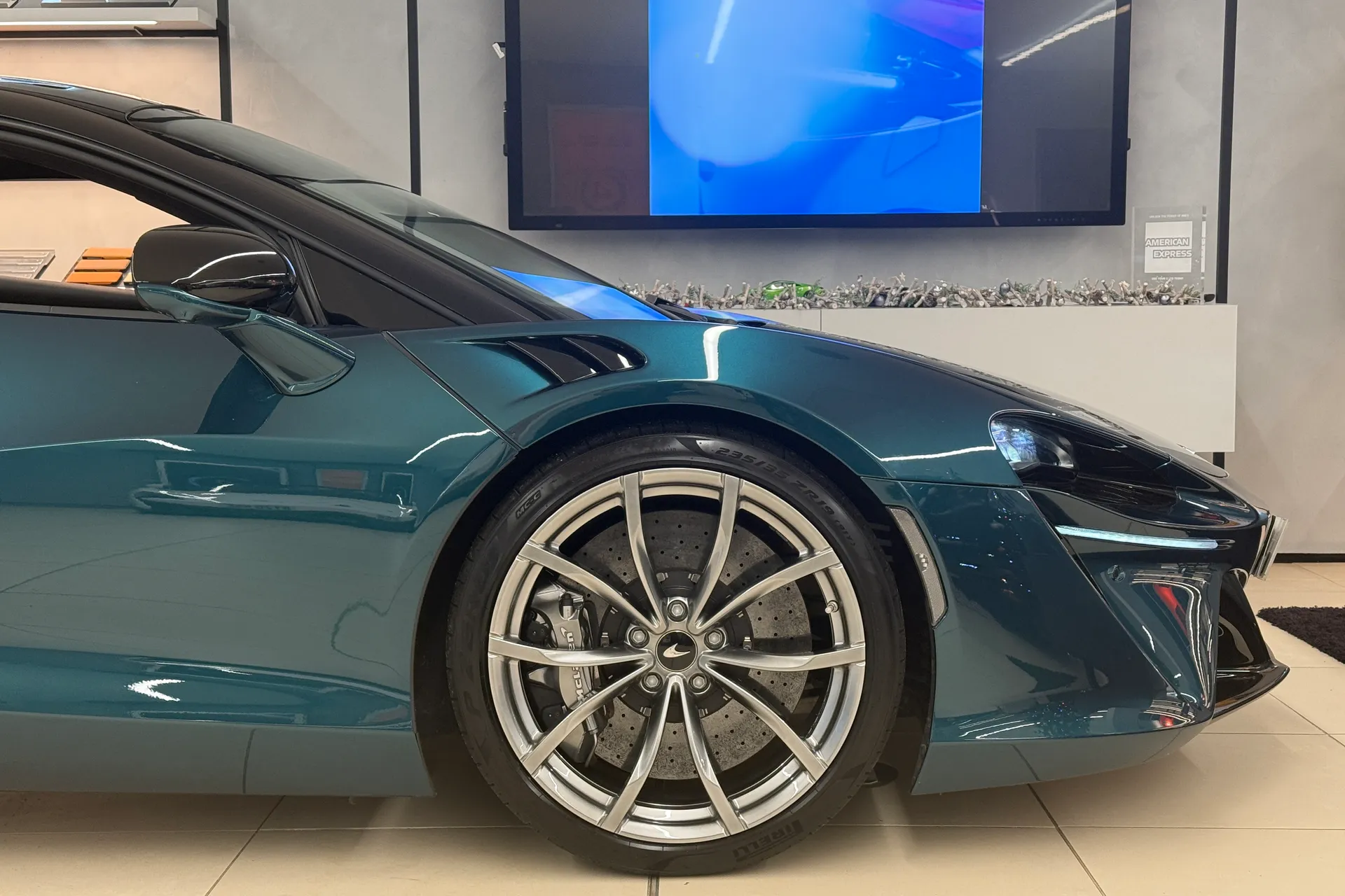 McLaren ARTURA thumbnail image number 5