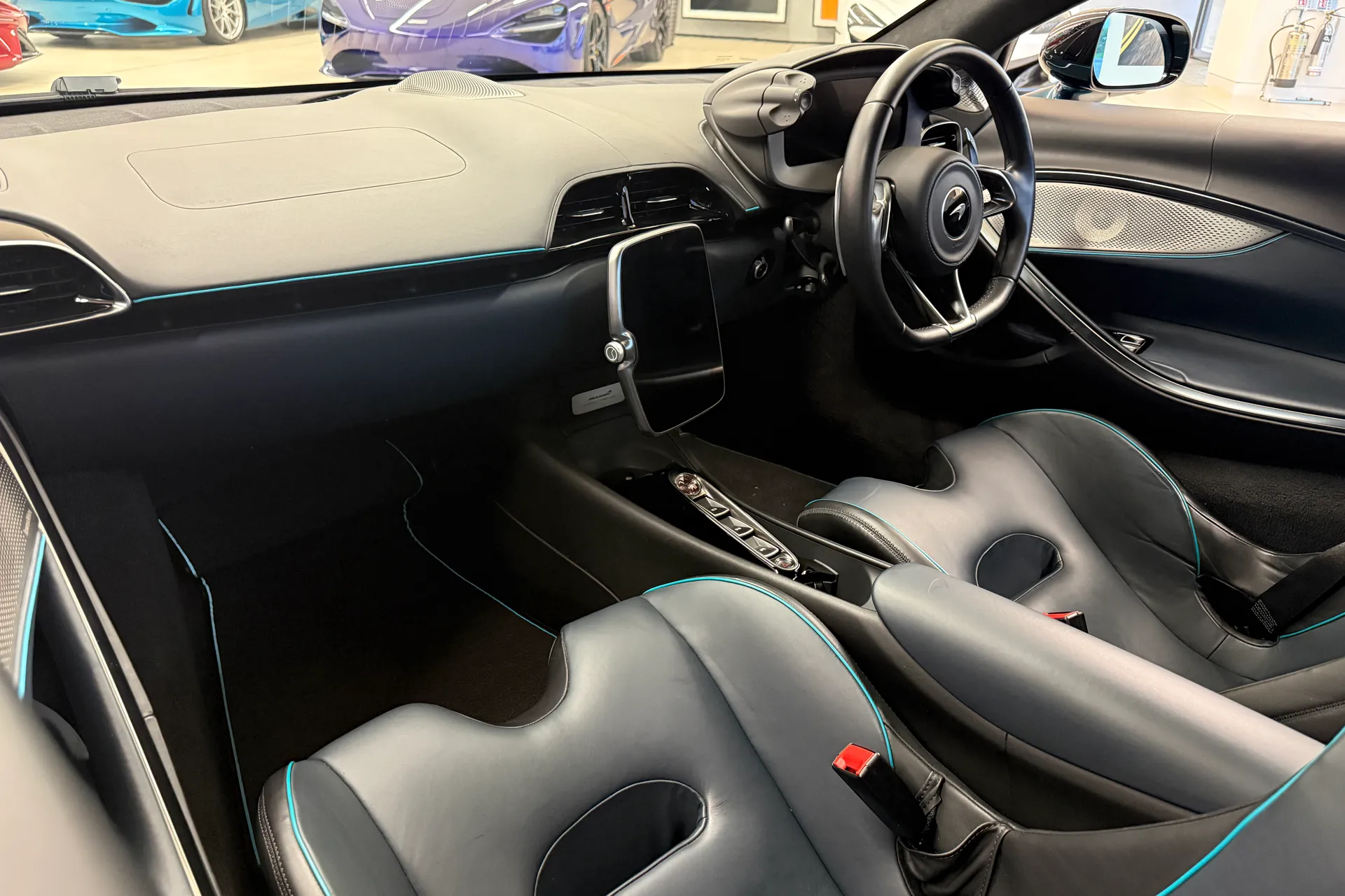 McLaren ARTURA thumbnail image number 10