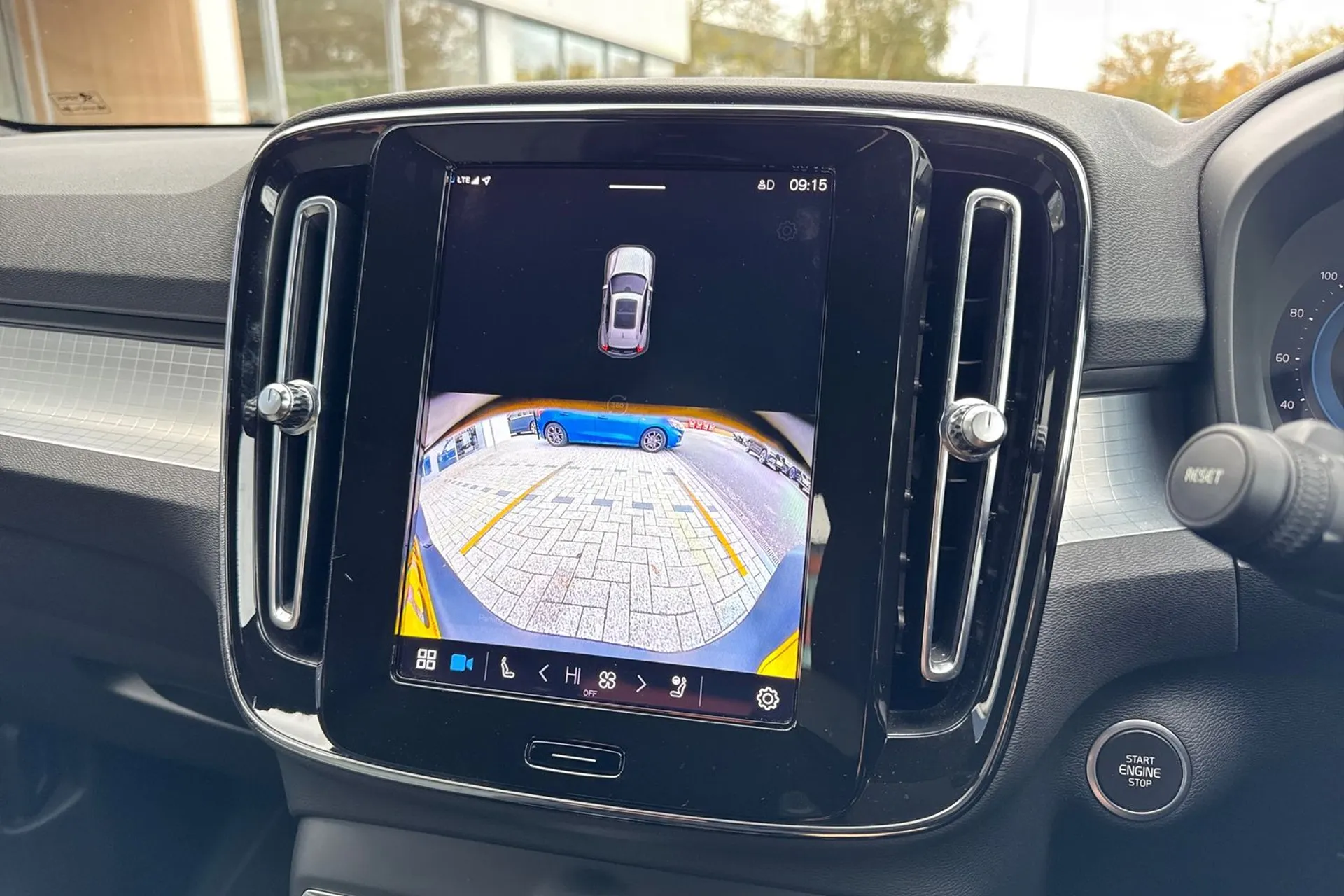 Volvo XC40 thumbnail image number 38