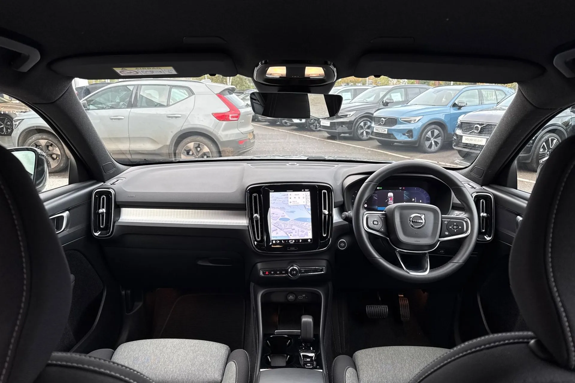 Volvo XC40 thumbnail image number 3