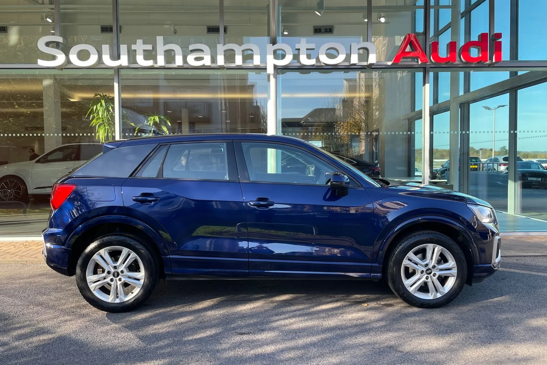 Audi Q2 thumbnail image number 2