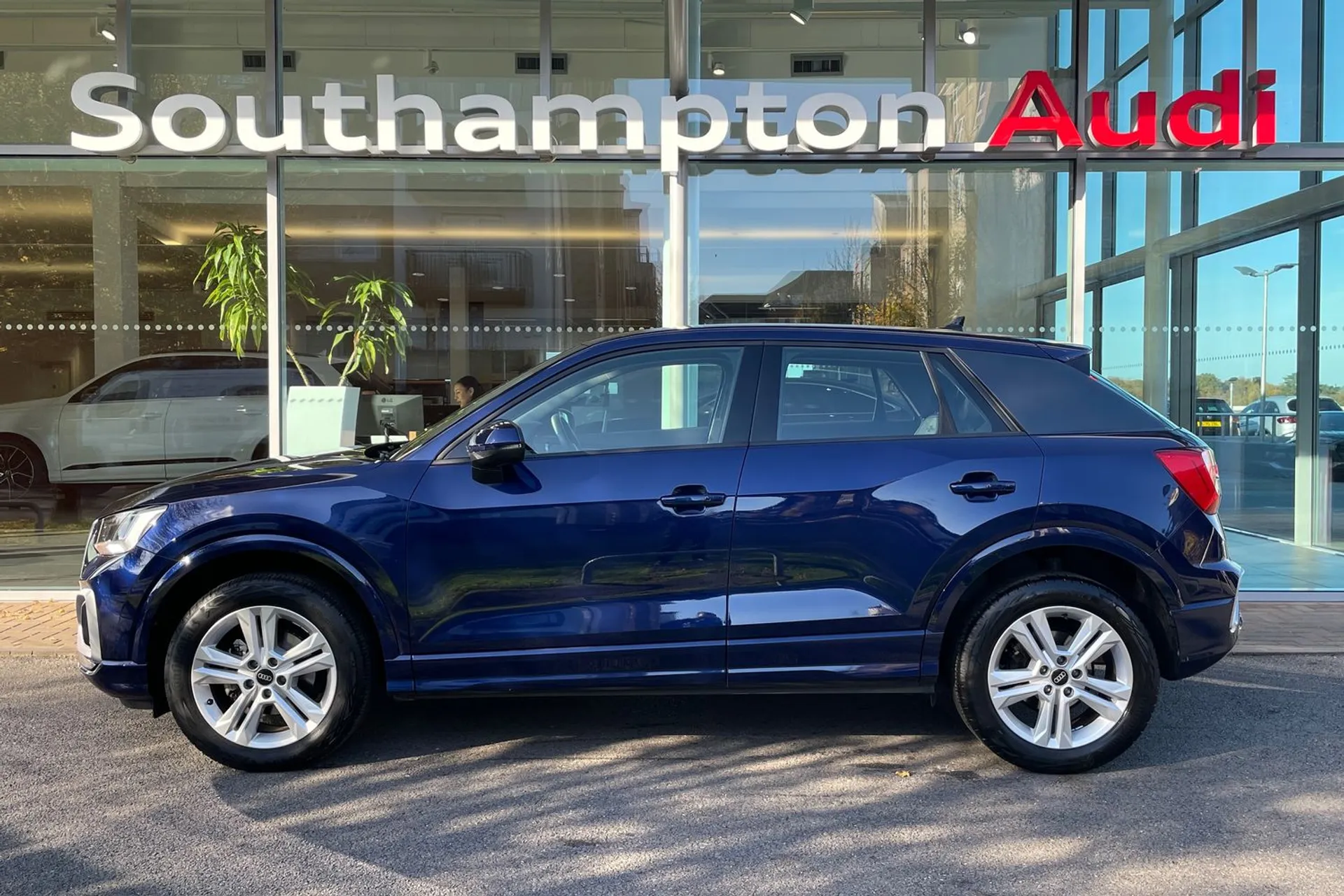 Audi Q2 thumbnail image number 9