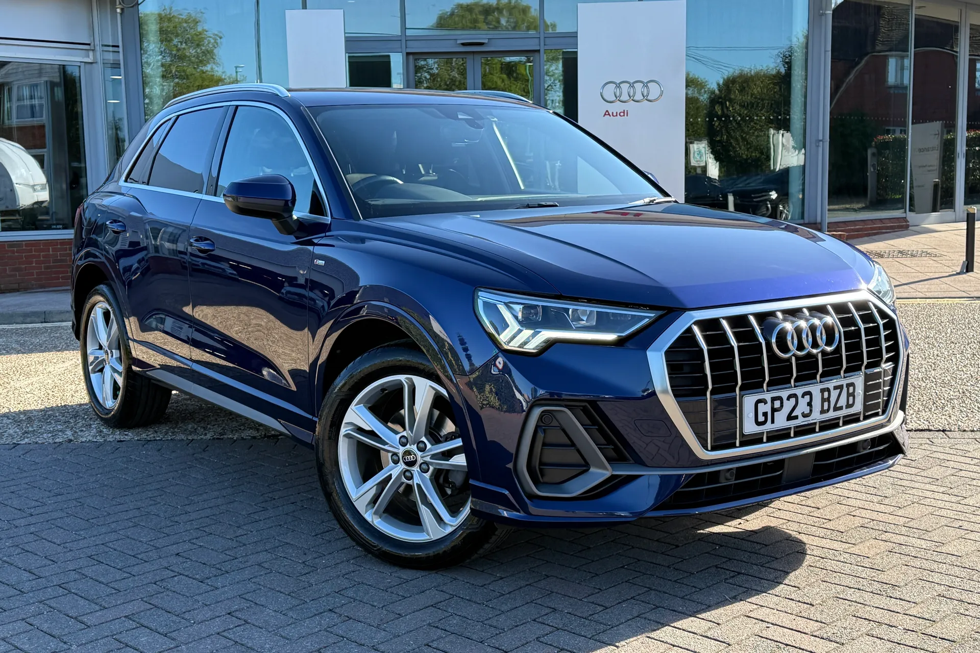 Audi Q3 thumbnail image number 24