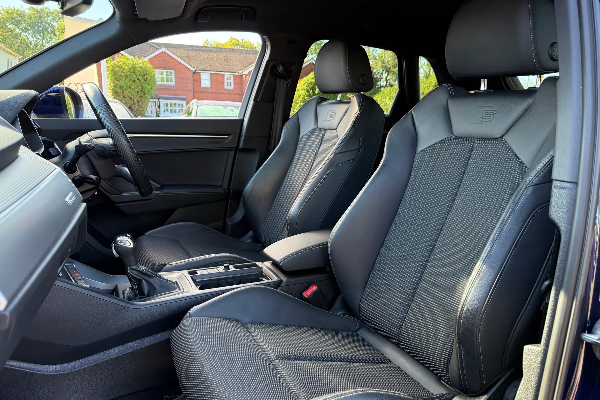 Audi Q3 thumbnail image number 30