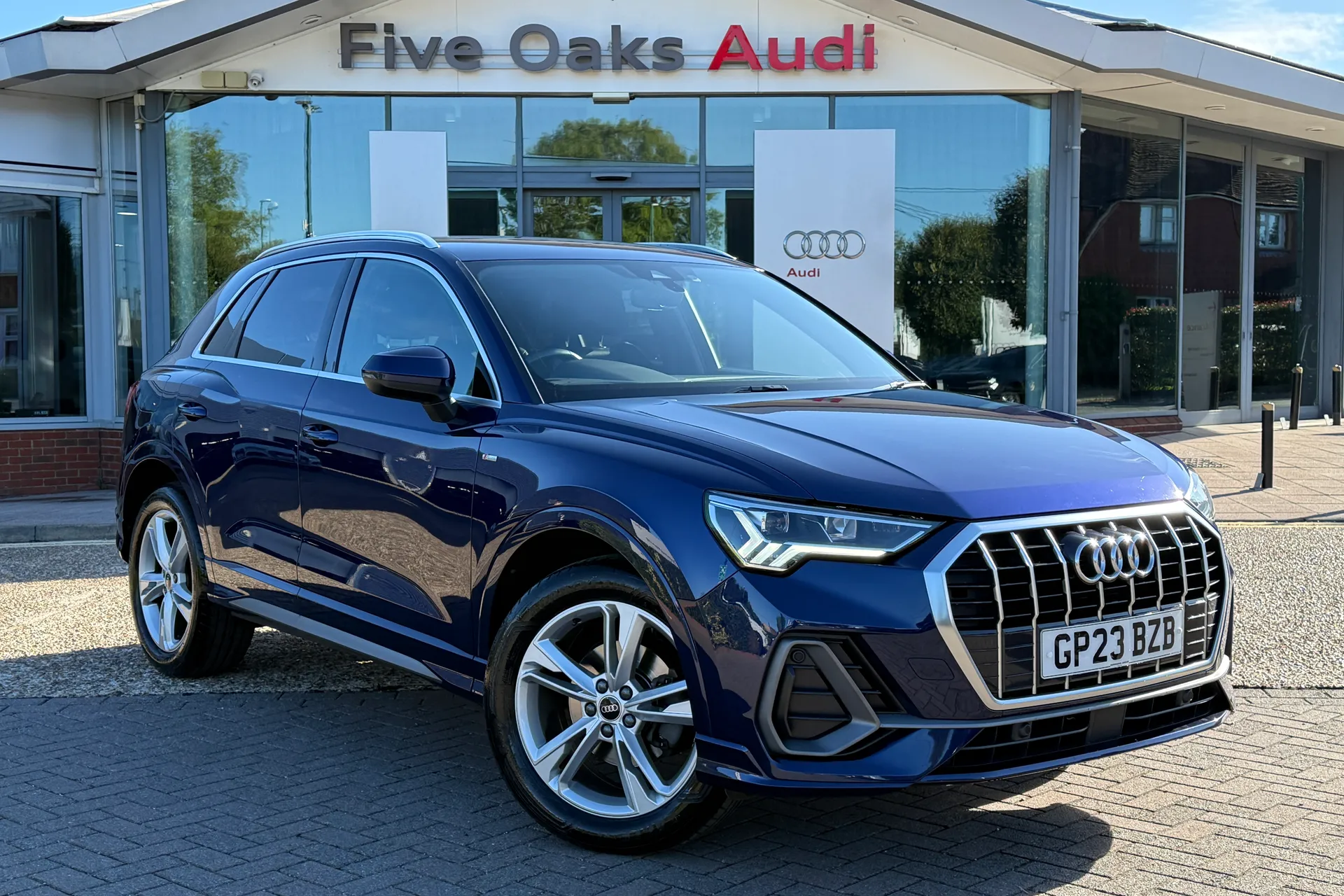 Audi Q3 focused image